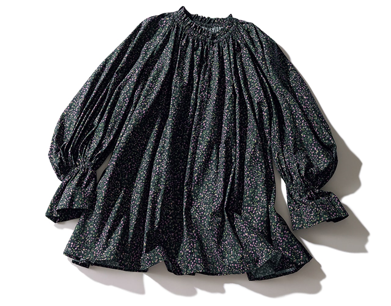 マリハのプリント黒ブラウス