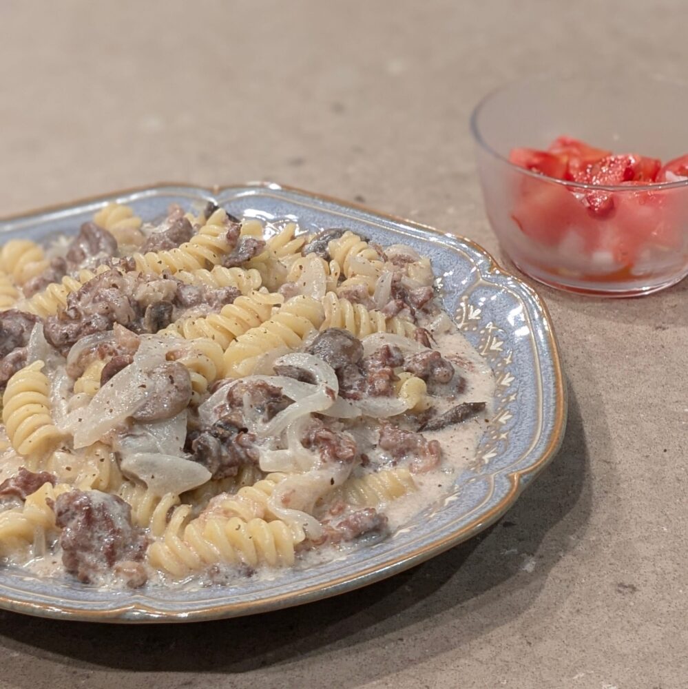 LEE100人隊が作った「ビーフストロガノフ風パスタ」