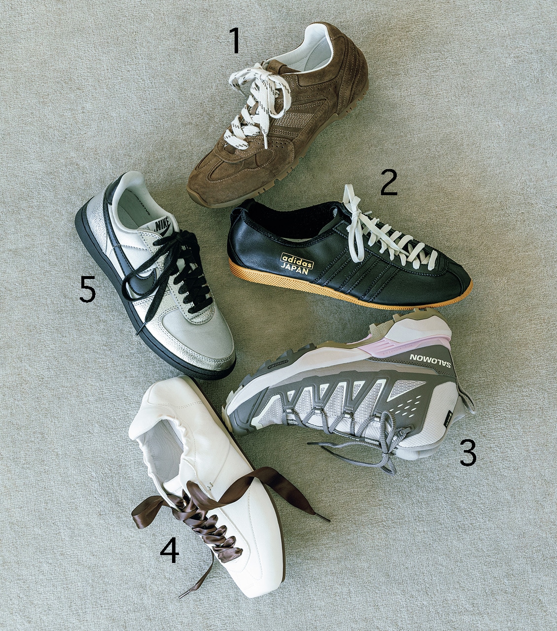 1_ALOHAS のスエードスニーカー　スエードスニーカー￥38500／プラージュ 代官山店（アロハス）
2_adidas Originalsのトレーニングシューズ　トレーニングシューズ￥17600／アディダス コールセンター（アディダス オリジナルス）
3_SALOMONのハイクシューズ　ハイクシューズ￥20900／サロモン コールセンター（サロモン）
4_FOOT INDUSTRYのバレエスニーカー　バレエスニーカー￥33000／フットインダストリー カスタマー（フットインダストリー）リボンのシューレース／スタイリスト私物
3_Nike Sportswear のメタリックスニーカー　メタリックスニーカー￥17380／ナイキカスタマーサービス（ナイキ スポーツウェア）