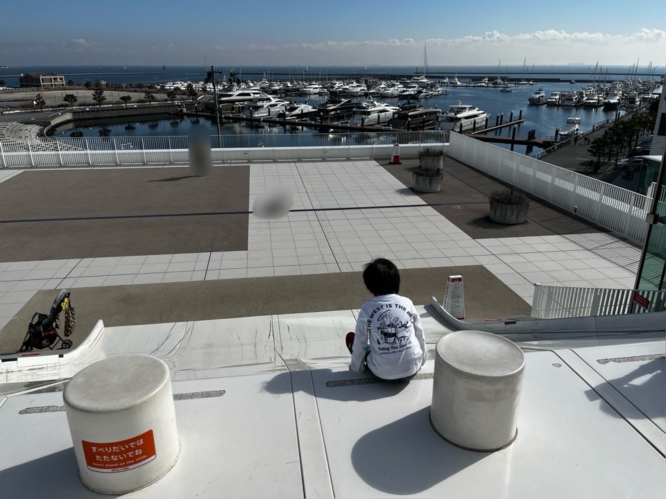 ユニクロパークの長い滑る台