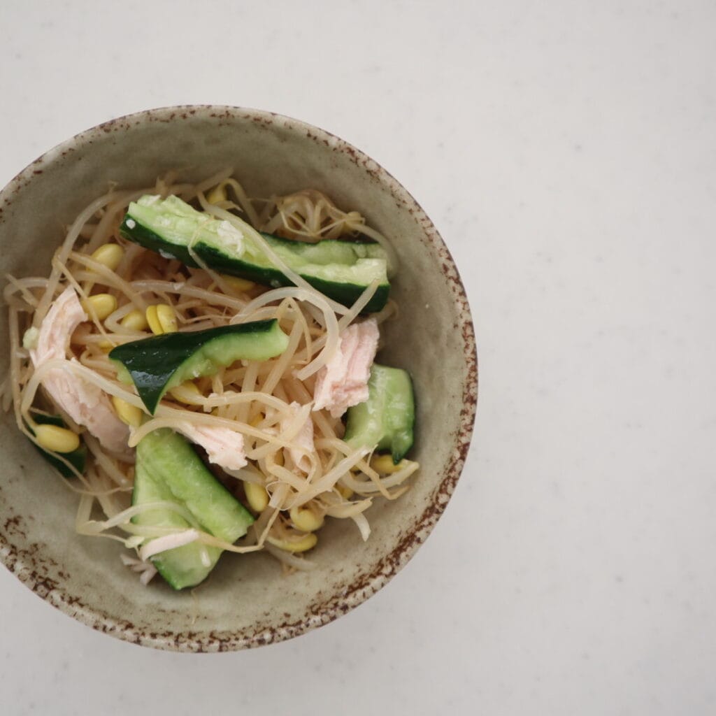 サラダチキン、きゅうり、豆もやしのナムル