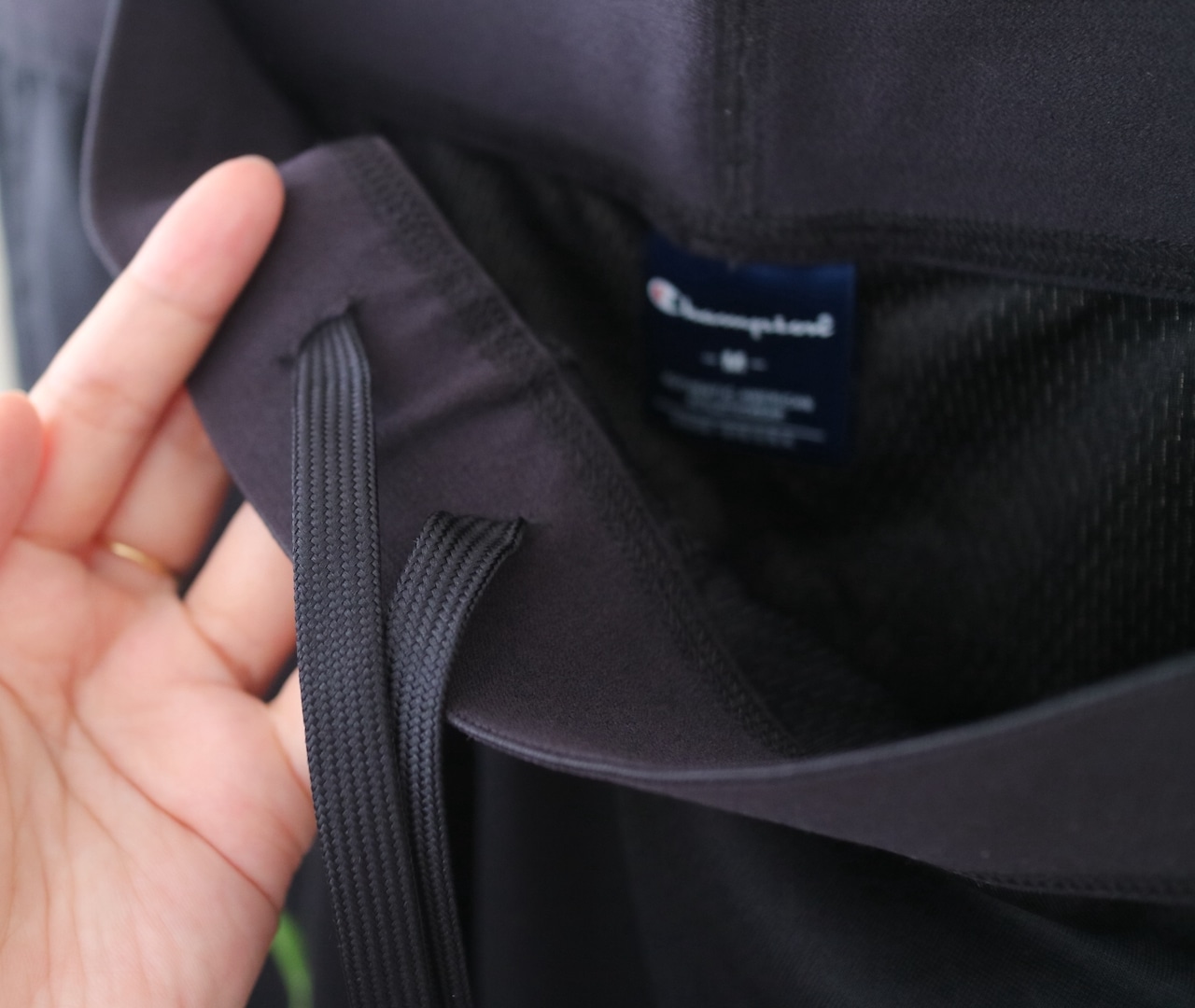 チャンピオンのリカバリーウェア　サイズ調整用ウエストの紐