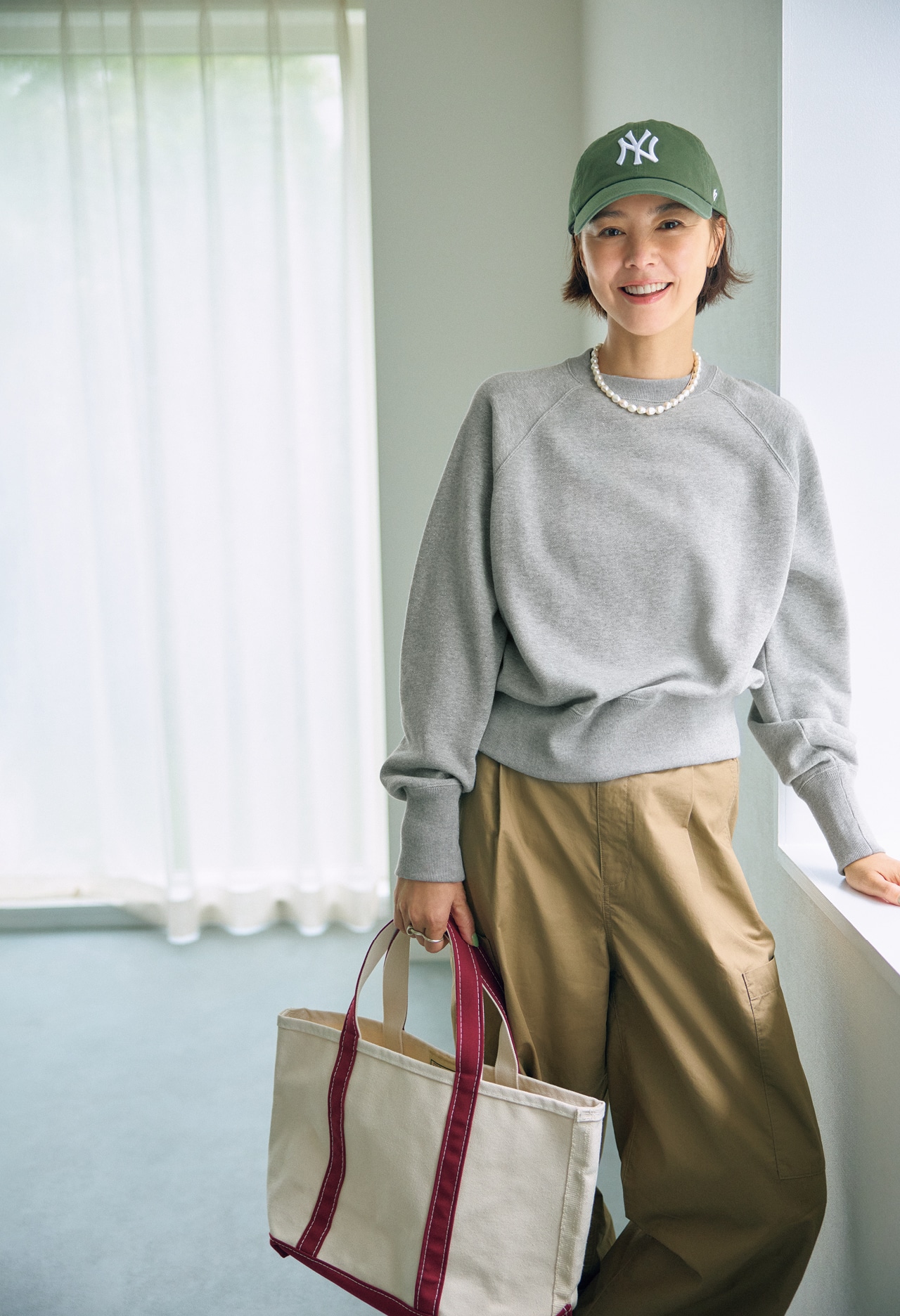 浅見れいなさんの12closet（トゥエルブクローゼット）【洗える】ラメコンパクトスウェットのコーデ