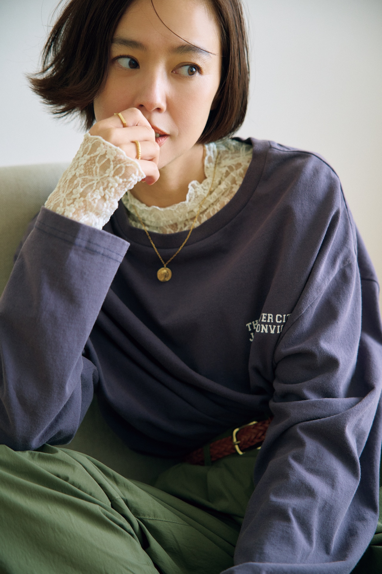 浅見れいなさんの12closet（トゥエルブクローゼット）【洗える】総レースジャージートップス アイボリーのコーデ