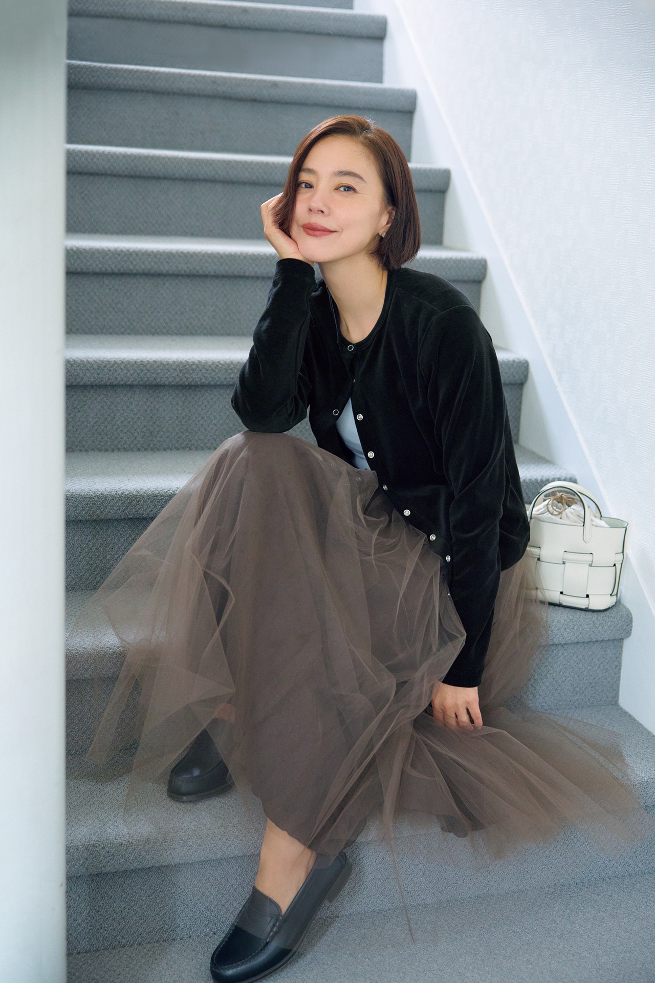 浅見れいなさんの12closet（トゥエルブクローゼット）【洗える】ベロアスナップカーディガンのコーデ