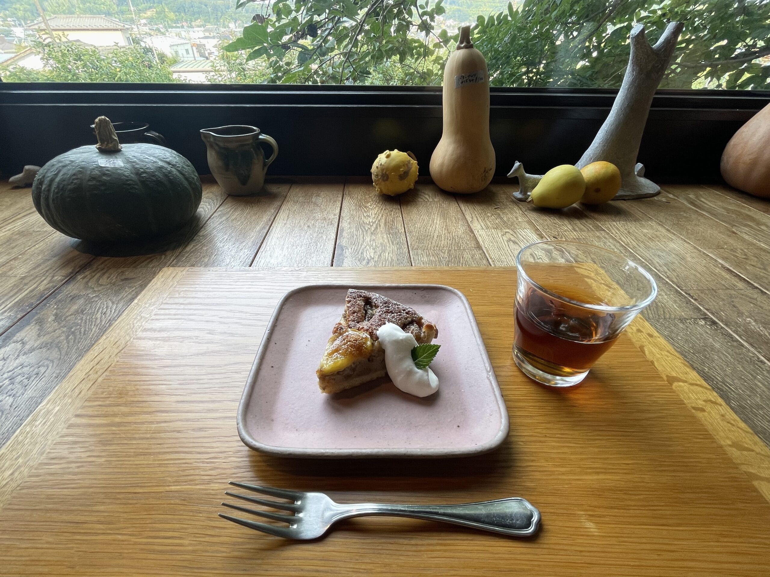 JIKE STUDIOのカフェで提供される「いちじくのタルト」