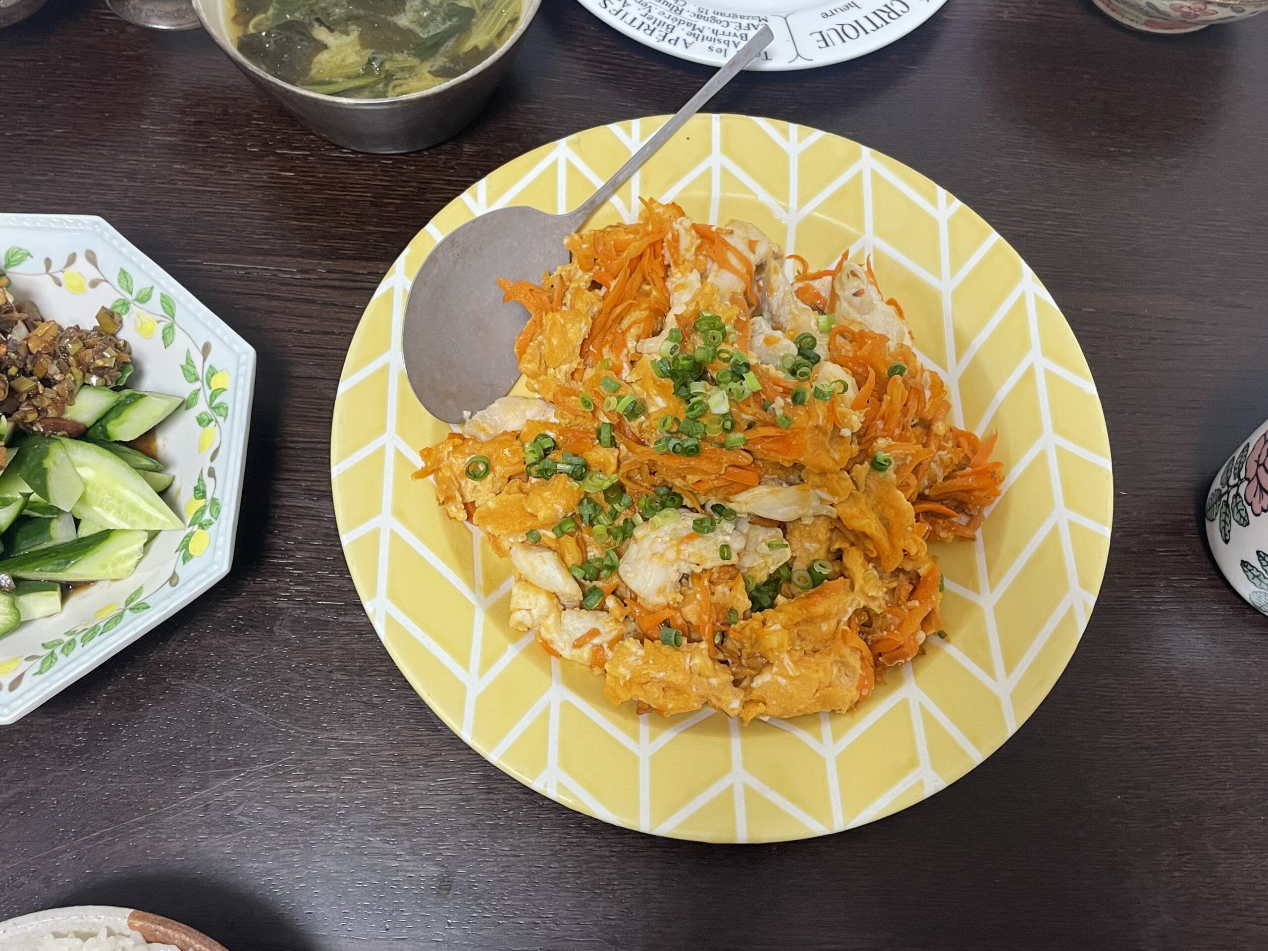 市瀬悦子さんのレシピ「塩麹チキンとにんじんの卵炒め」を40代主婦が作ってみた写真。