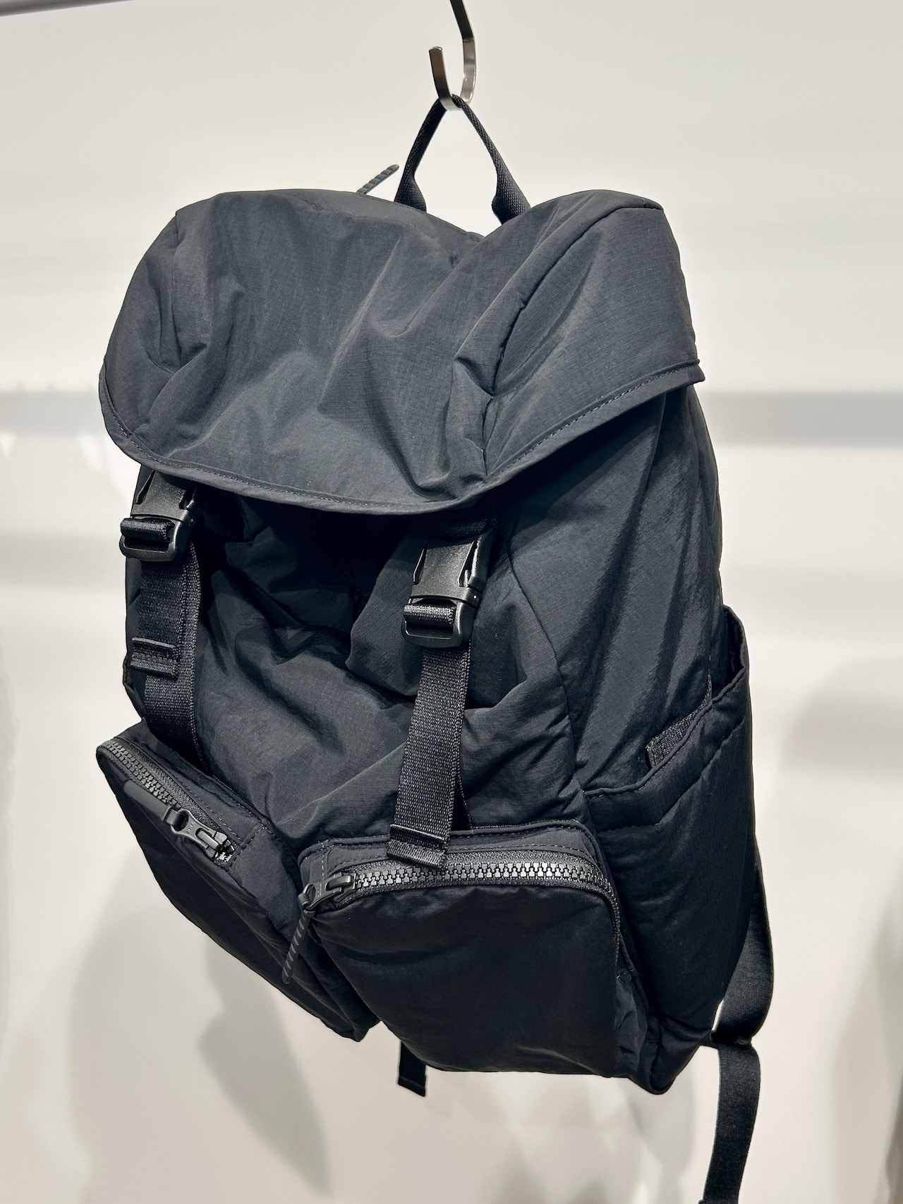 ユニクロ　マルチポケットバックパック　ブラック