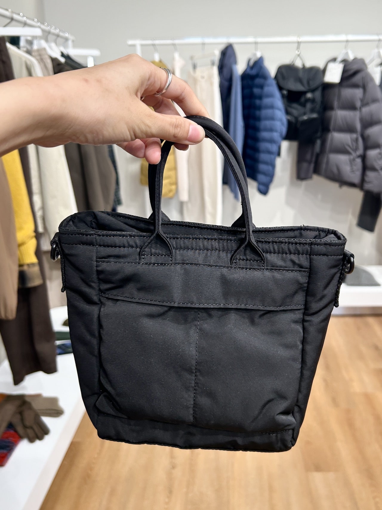 ユニクロ　2WAYユーティリティミニバッグ