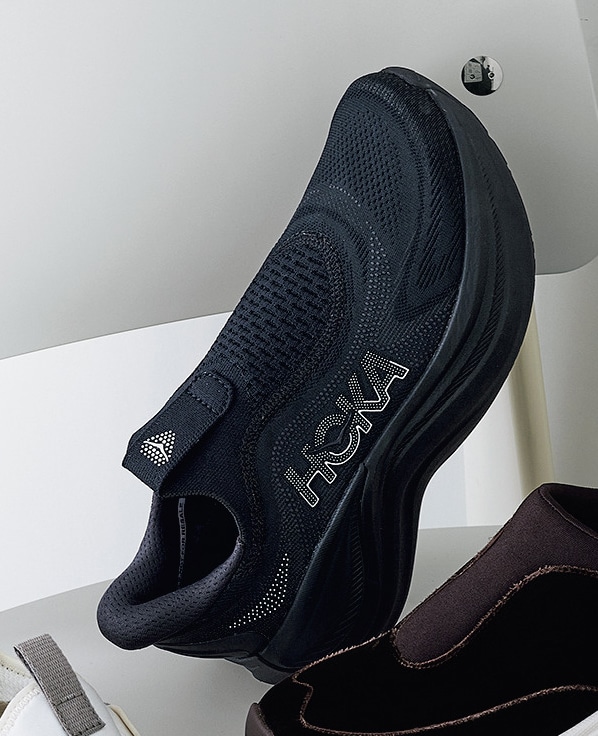 【Skyward Laceless】￥25300／デッカーズジャパン（ホカ®）　