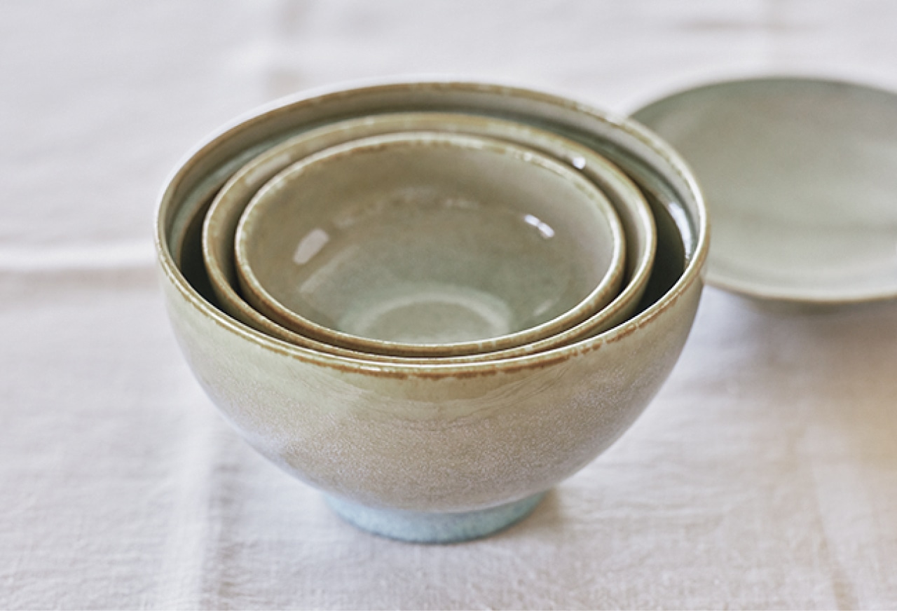 汁碗、茶碗、丸小鉢は、入れ子構造で収まる設計。