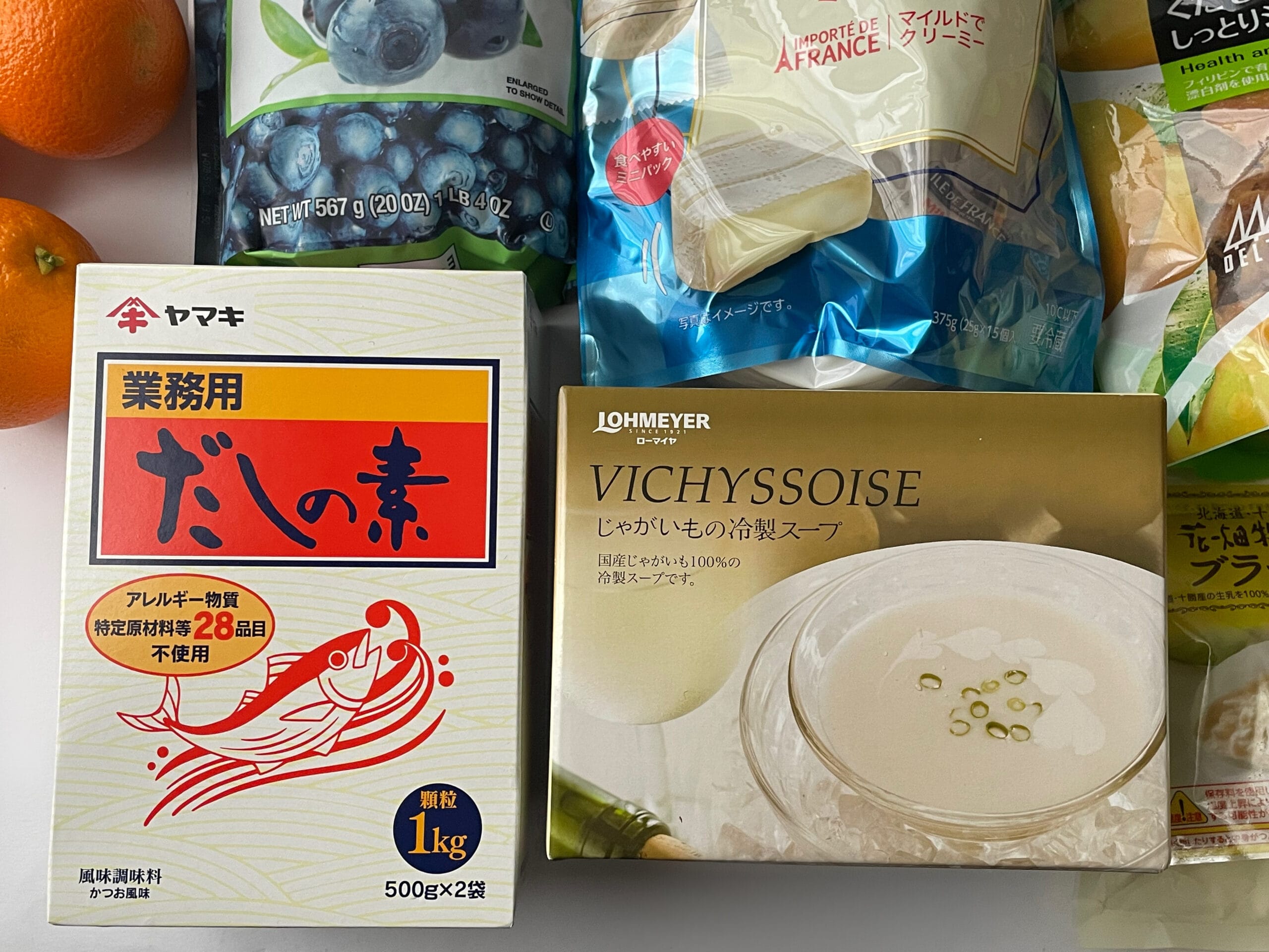 コストコで購入したヤマキの業務用だしの素1kgと、ローマイヤのじゃがいもの冷製スープ（6P入り）。