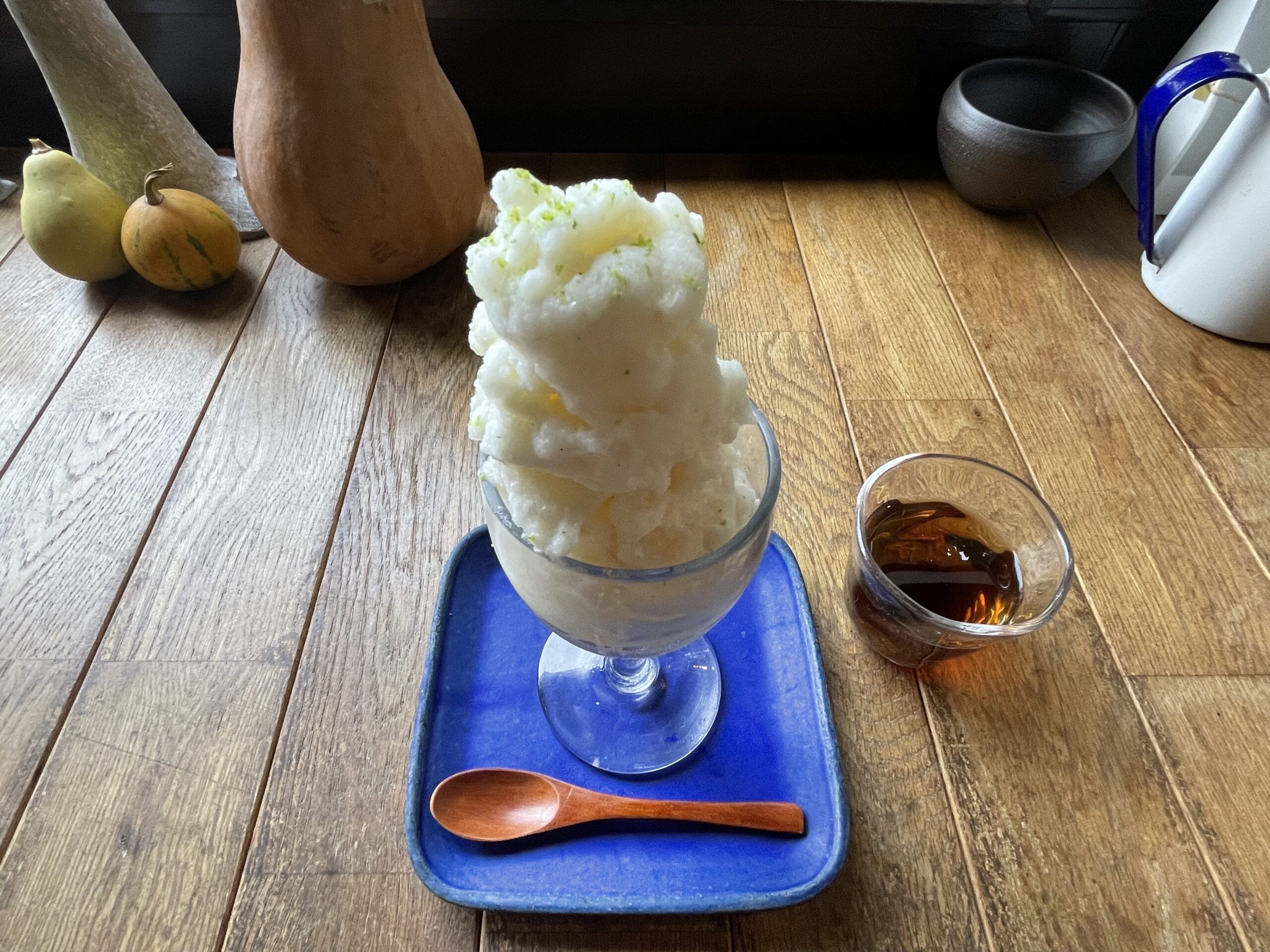 JIKE STUDIOカフェで頂く真桑瓜のソルベを上から撮った写真。