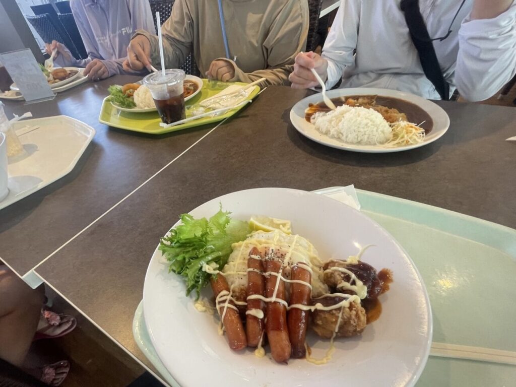 フードコートでのママ友さん達とのランチ