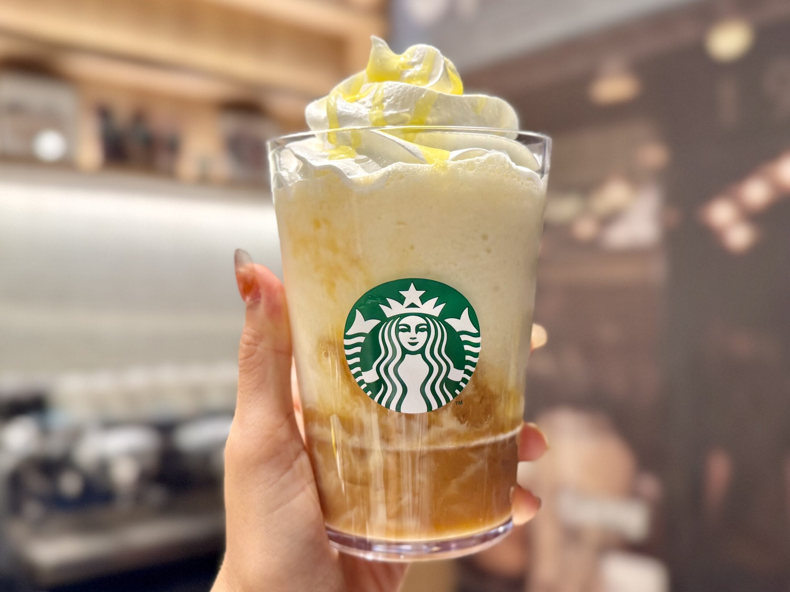 スタバ新作「洋なし 生キャラメル フラペチーノ®︎」手持ち