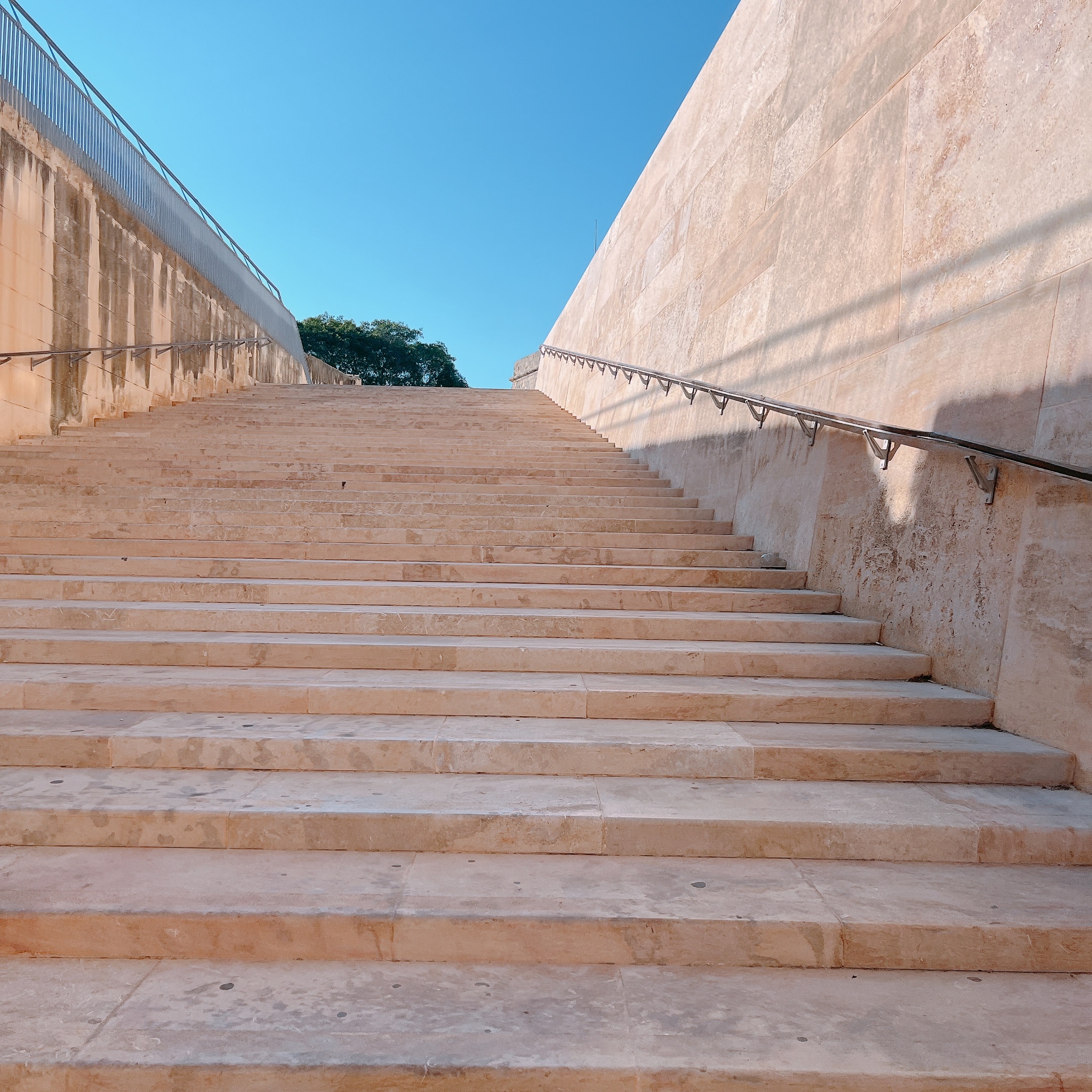 マルタ　バレッタ　階段