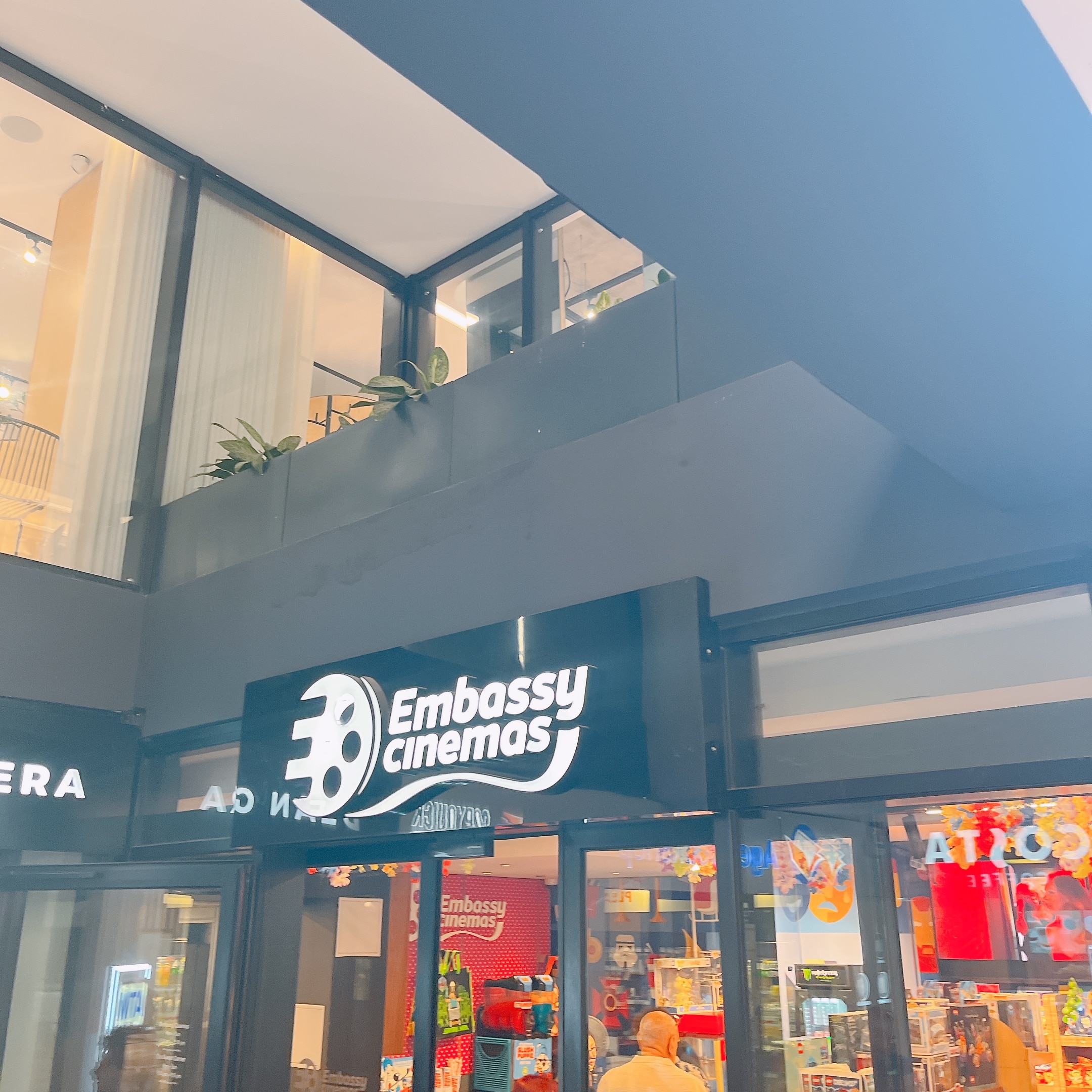 マルタ　映画館　エンバシーシネマ