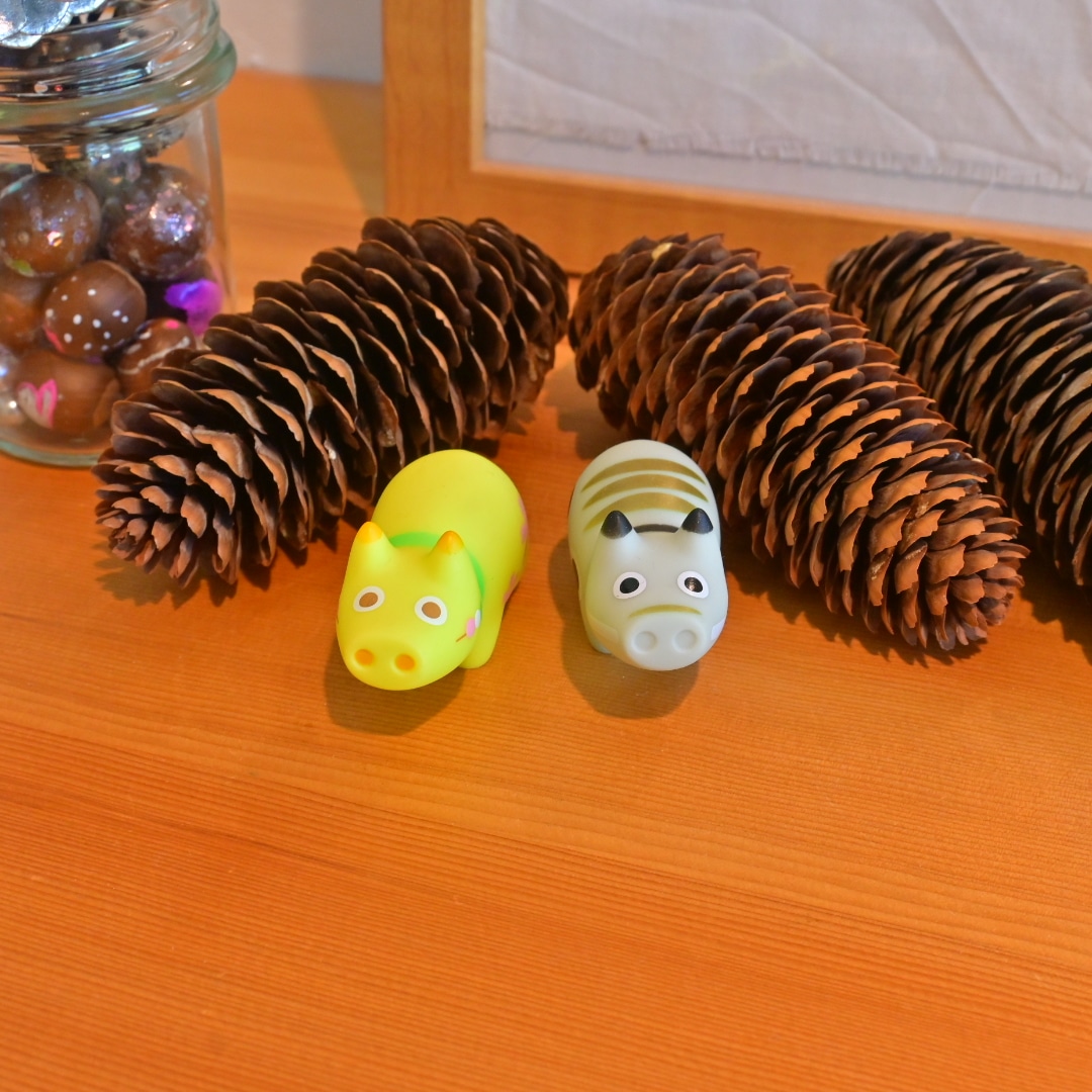 まつぼっくり
赤べこ