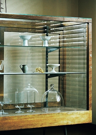 eringoさん　古道具のショーケース