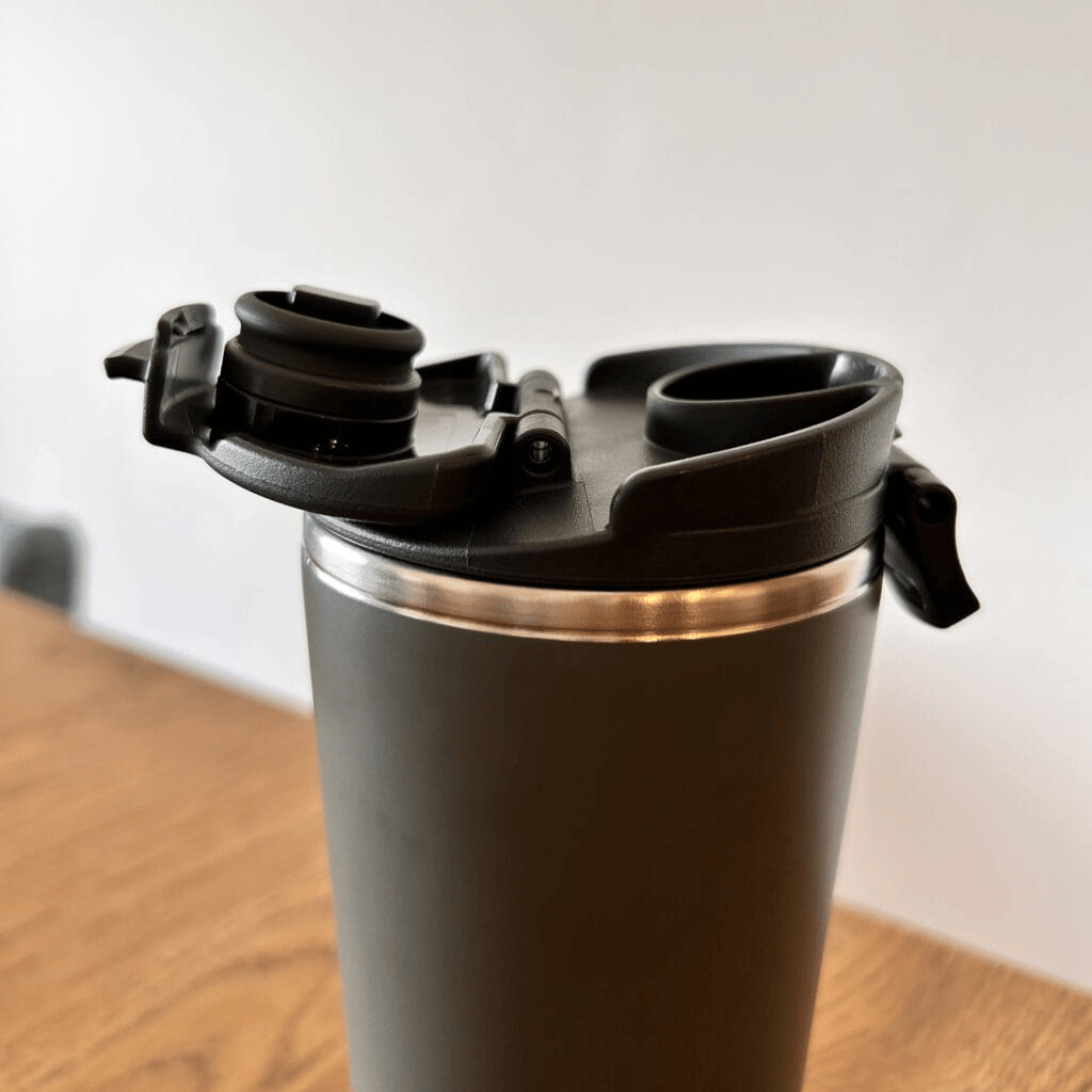 象印「ステンレスキャリータンブラー 0.3L」飲み口のアップ