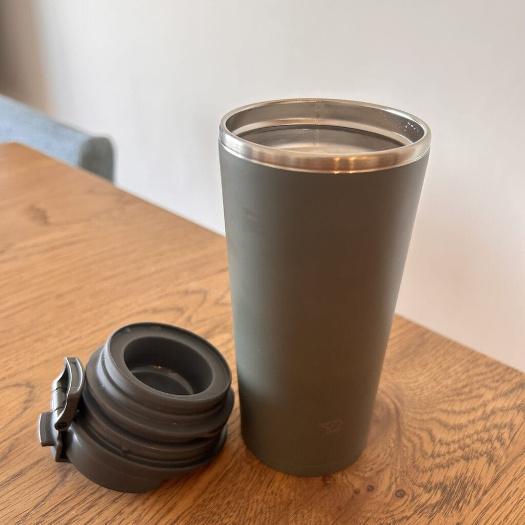 象印「ステンレスキャリータンブラー 0.3L」蓋を開けたところ