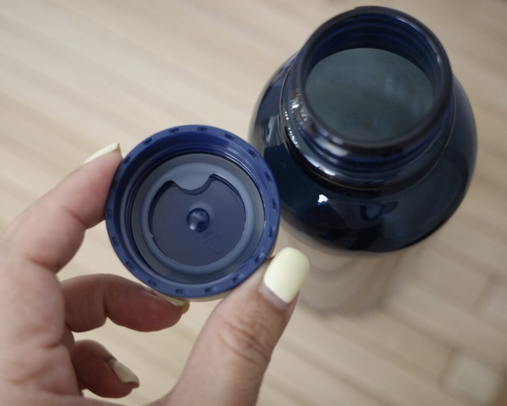 HAY「MIZ WATER BOTTLE」蓋を開けたところ