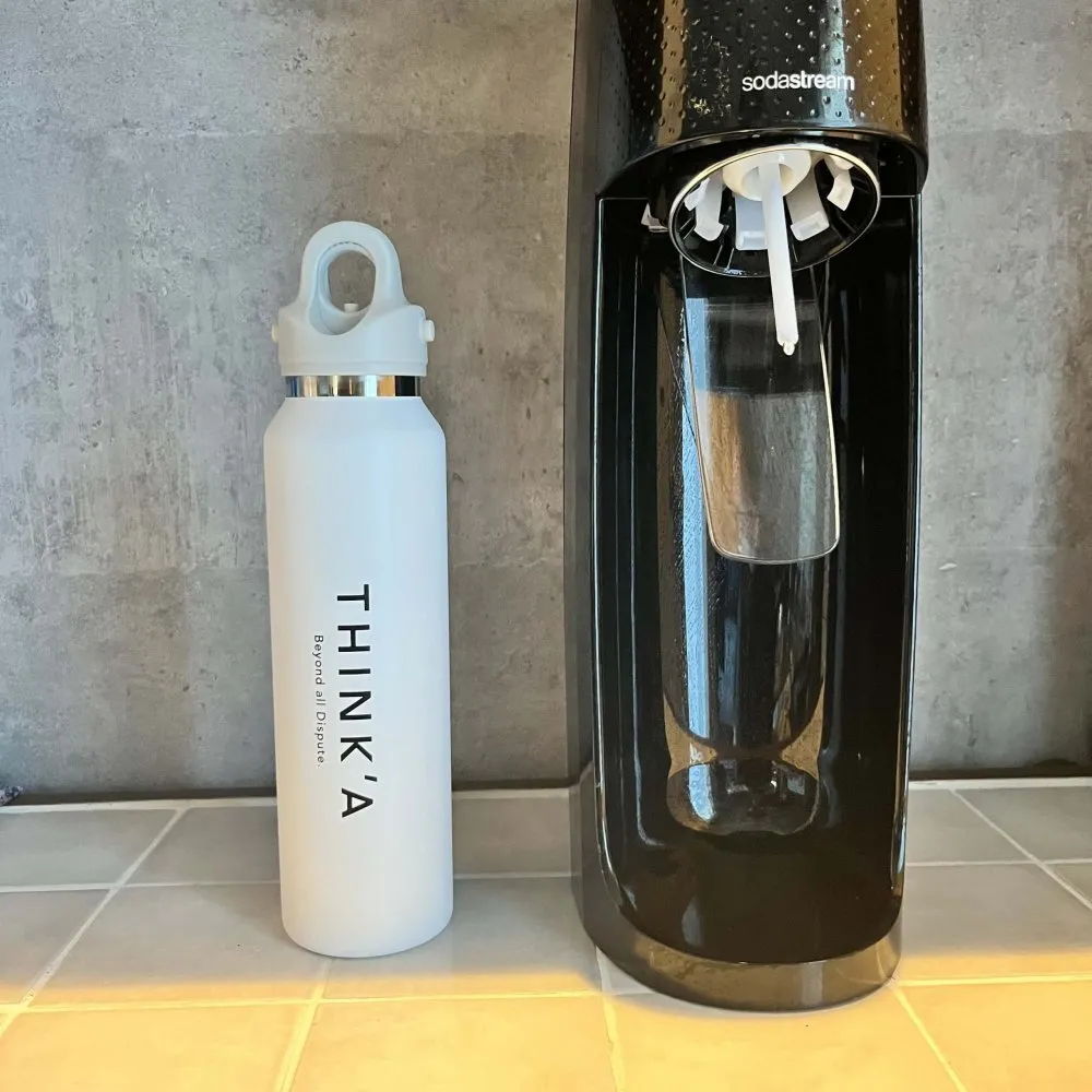 REVOMAX「16oz 473ml 炭酸対応 ステンレスボトル」ソーダストリームと並べたところ