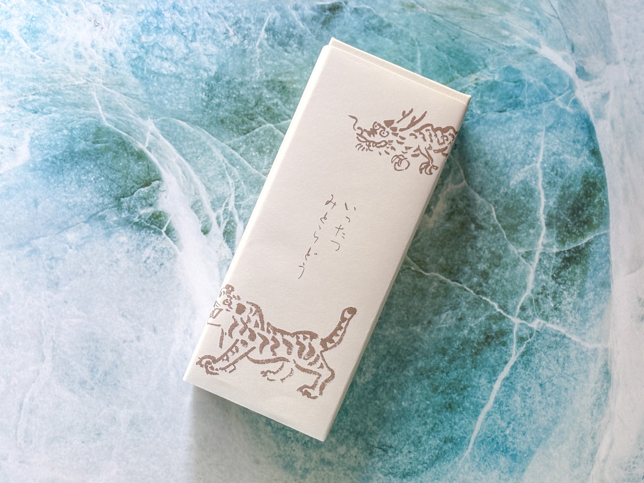 いったつみとらどう「椰子の白わらび餅」パッケージ