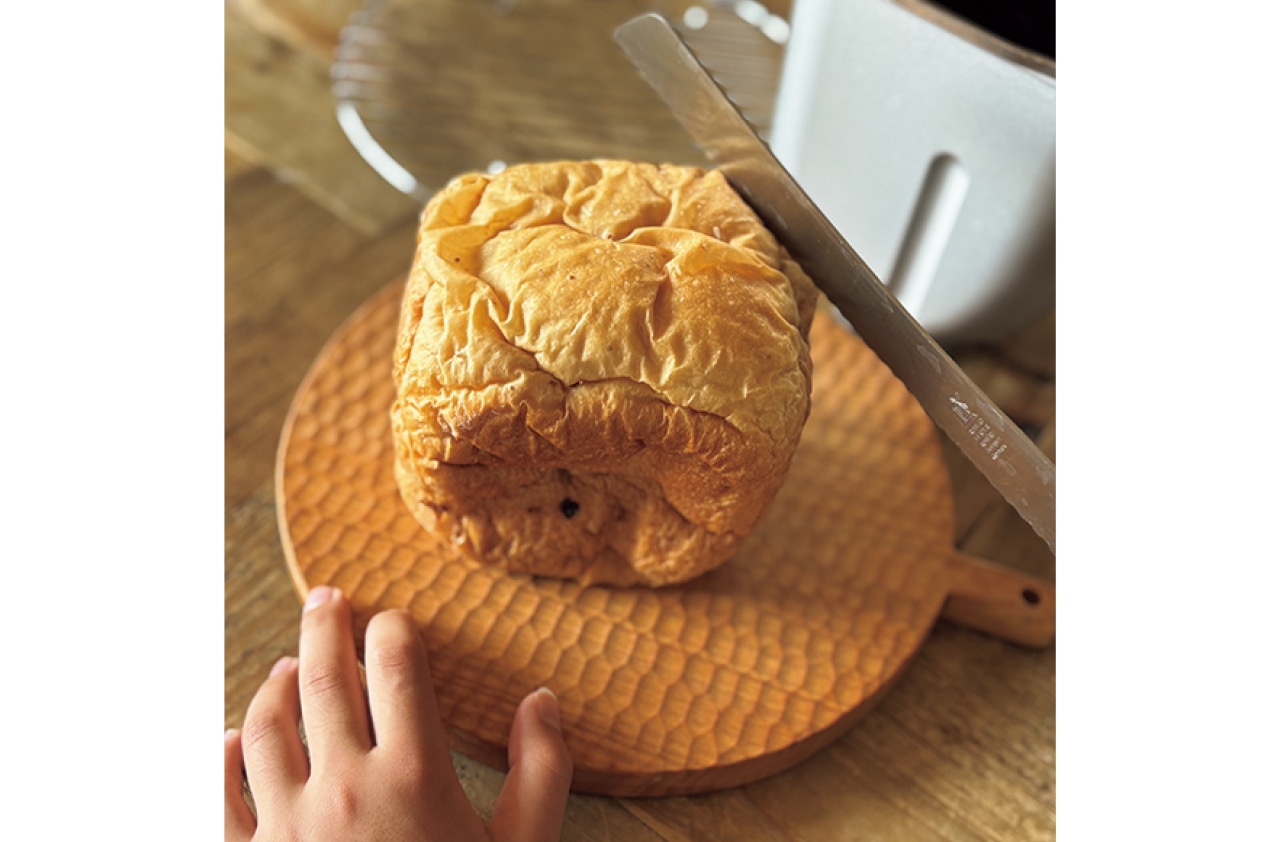 6月にレコルトのコンパクトベーカリーを購入したところ、週に何回か朝の食パンを焼いてくれるようになった息子。最近のお気に入りは米粉パンとのこと。写真はイチジク入り、サクランボ由来の酵母で。