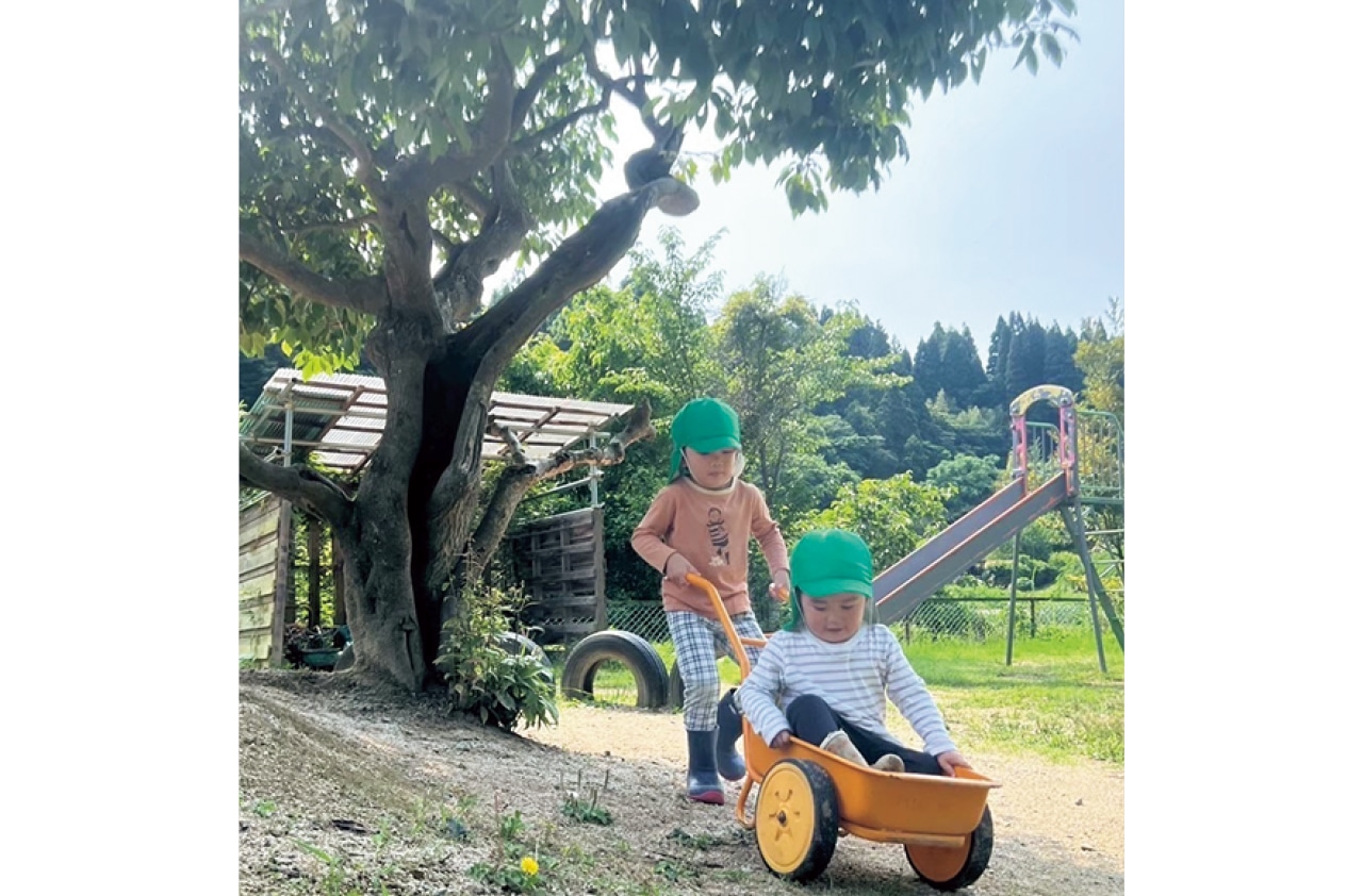 家族で地方に短期滞在し、子どもは地域の保育園に通う「保育園留学」に参加。