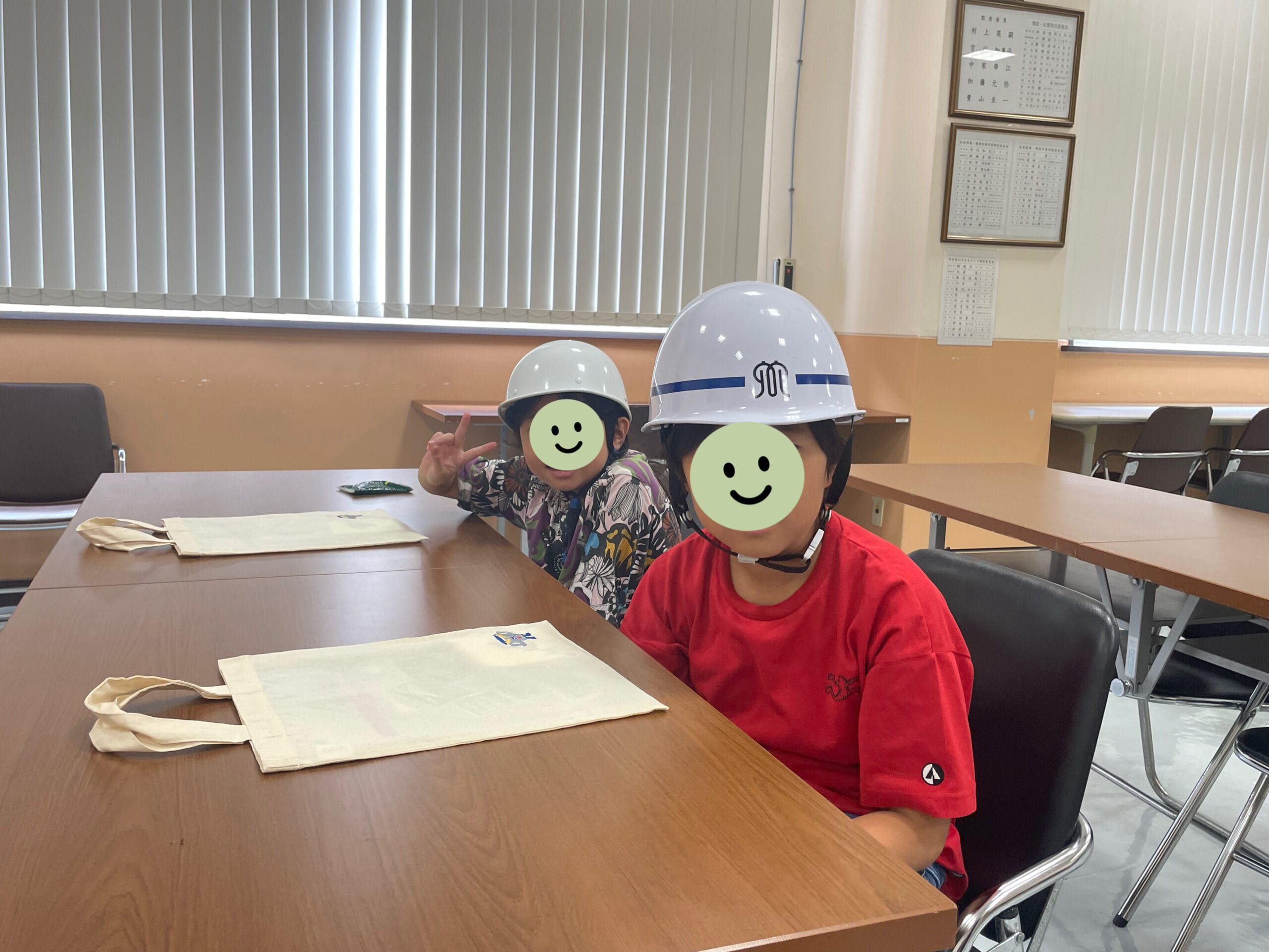 城山発電所の見学ツアー、VTRルームにて。