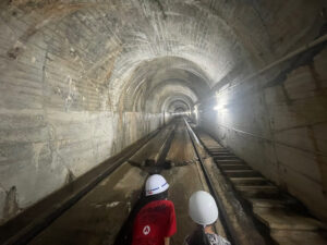 インクラインのトンネル内の写真