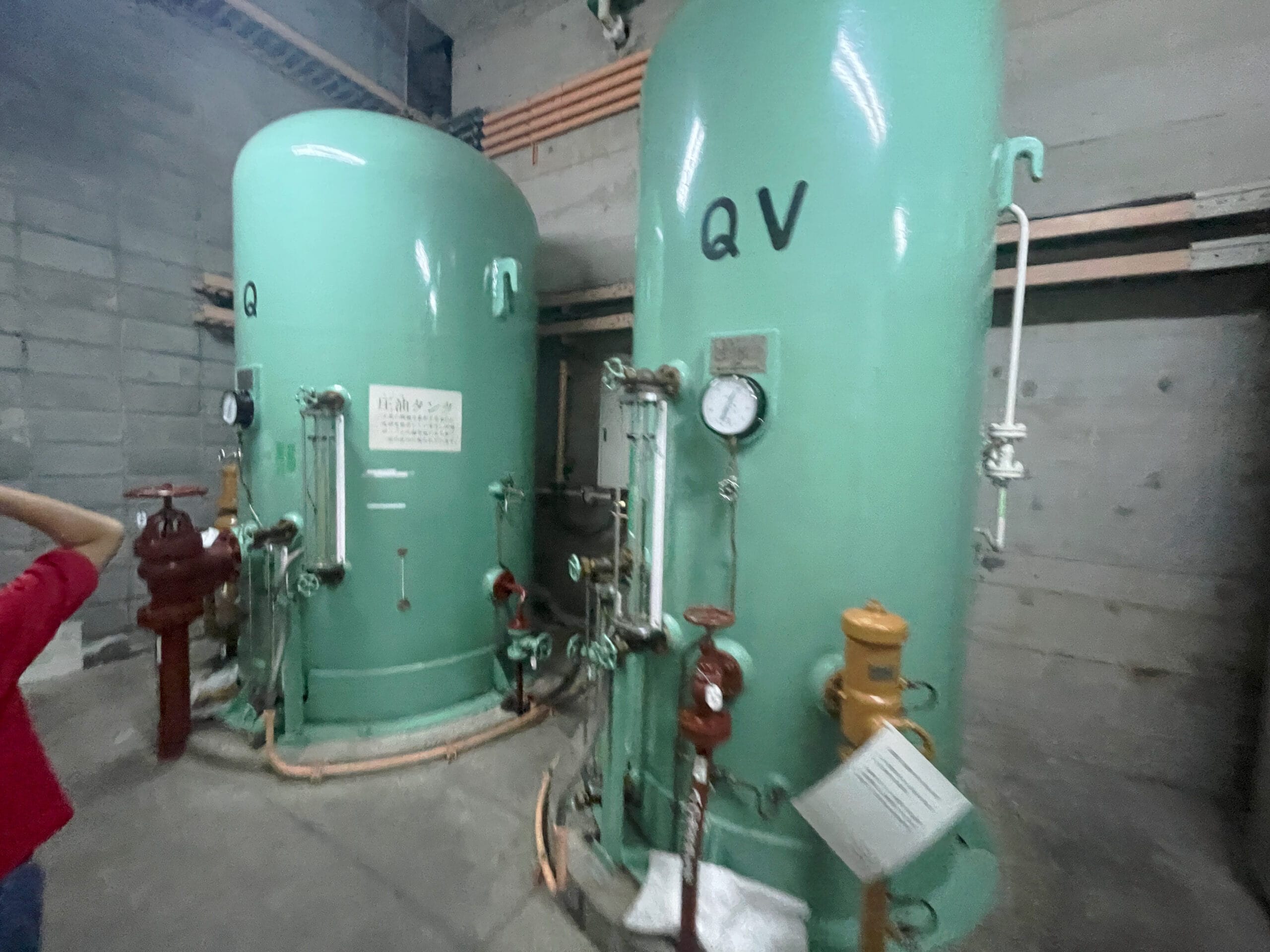 城山発電所内の圧油タンク