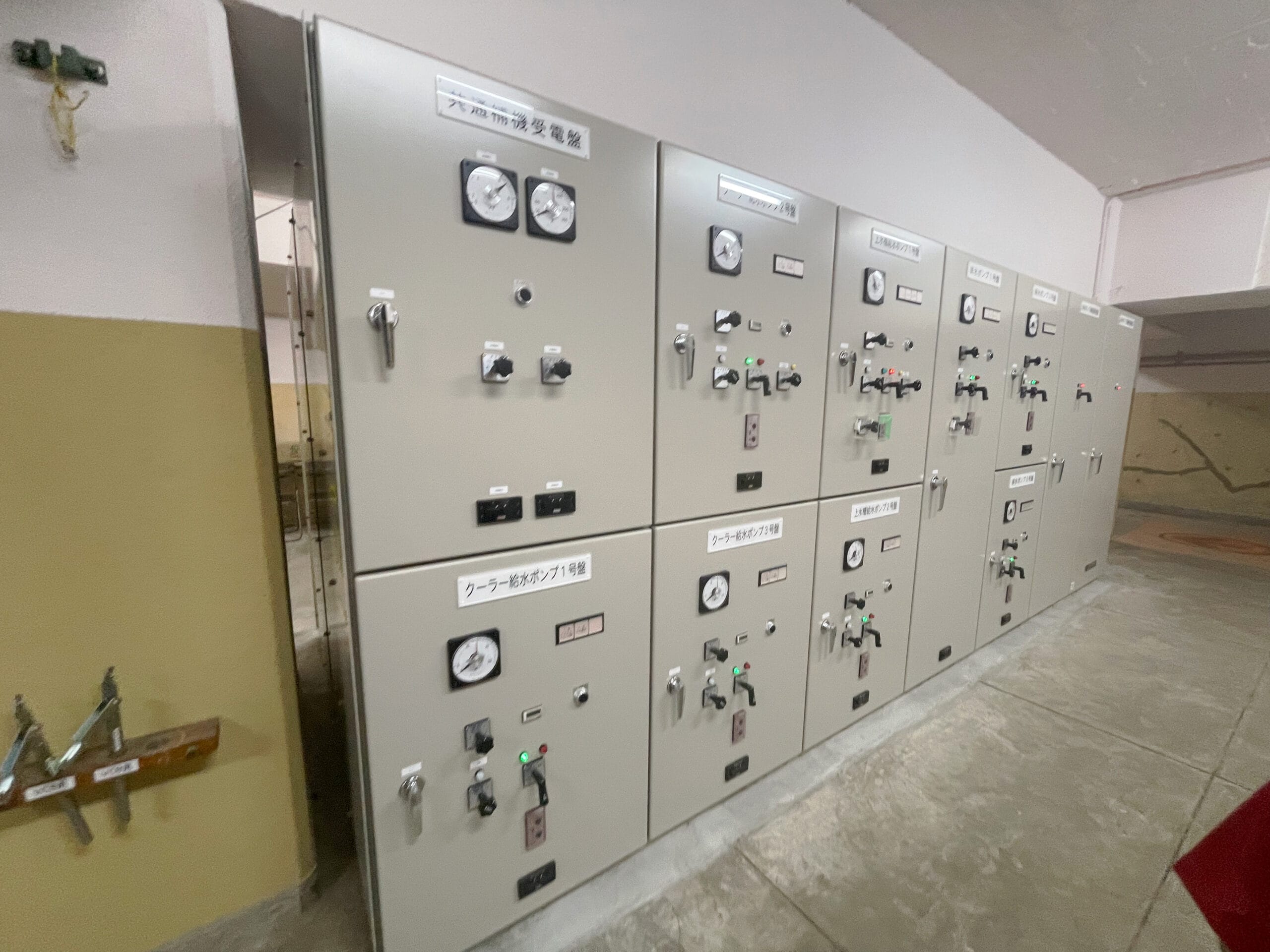 共通補機受電盤。