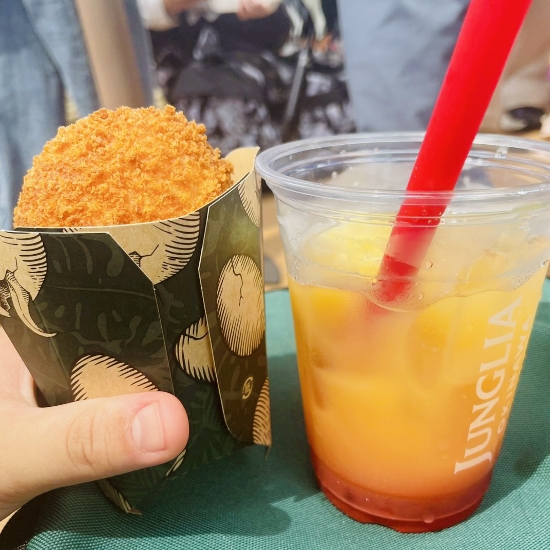 ジャングリア沖縄　今帰仁村　恐竜たまごカレーパン