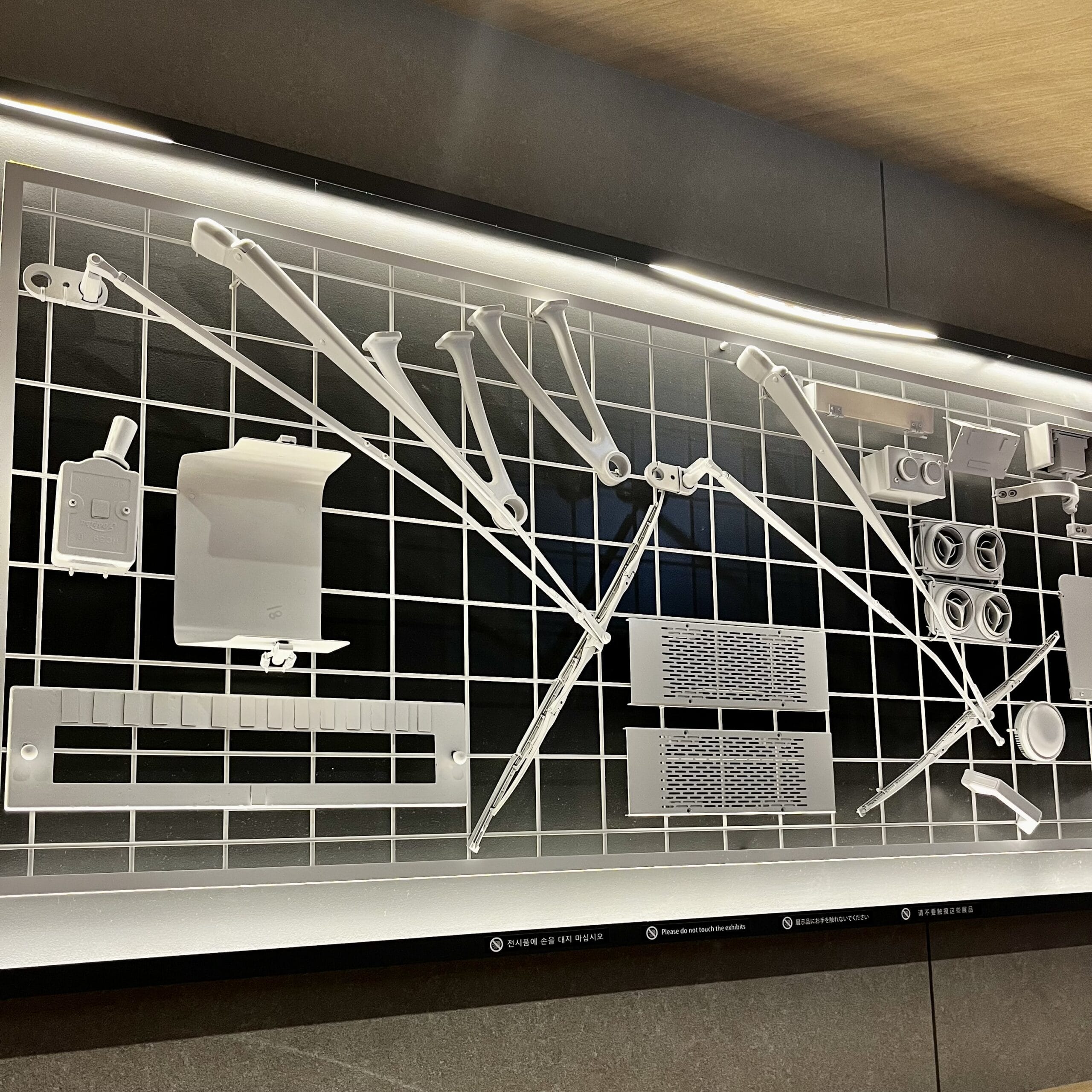 カフェ　工具　壁