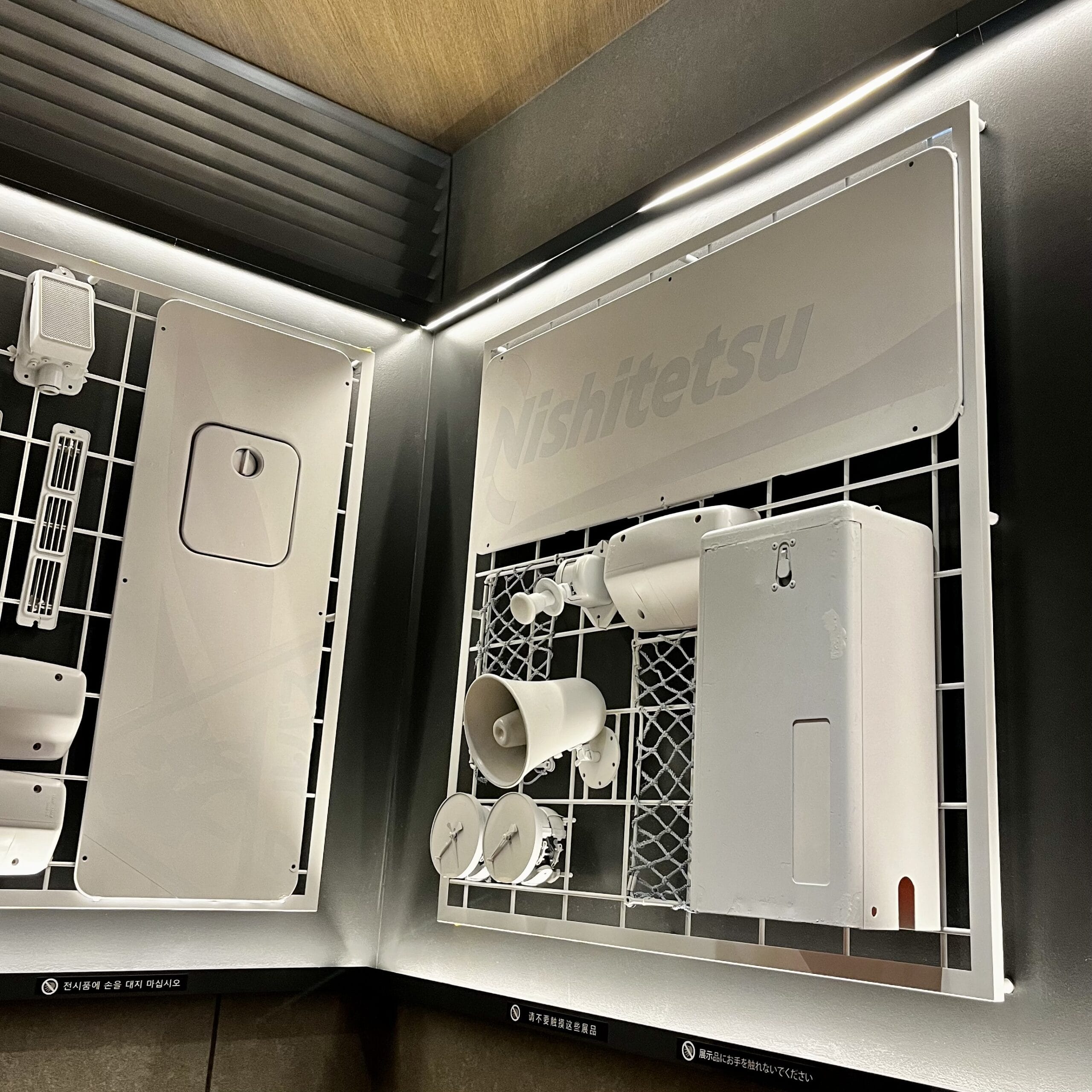 カフェ　壁　工具