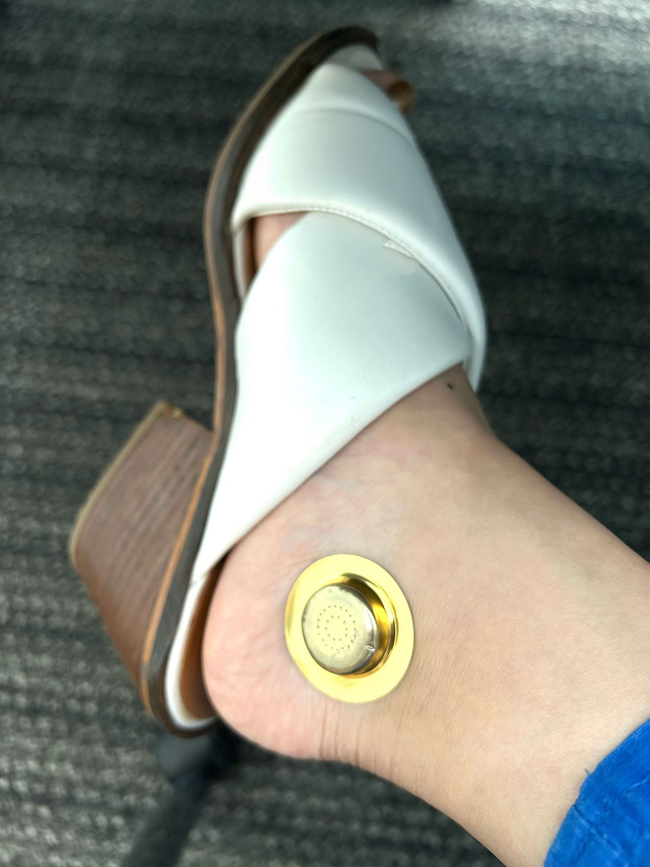 せんねん灸 太陽を足首に貼ったところ