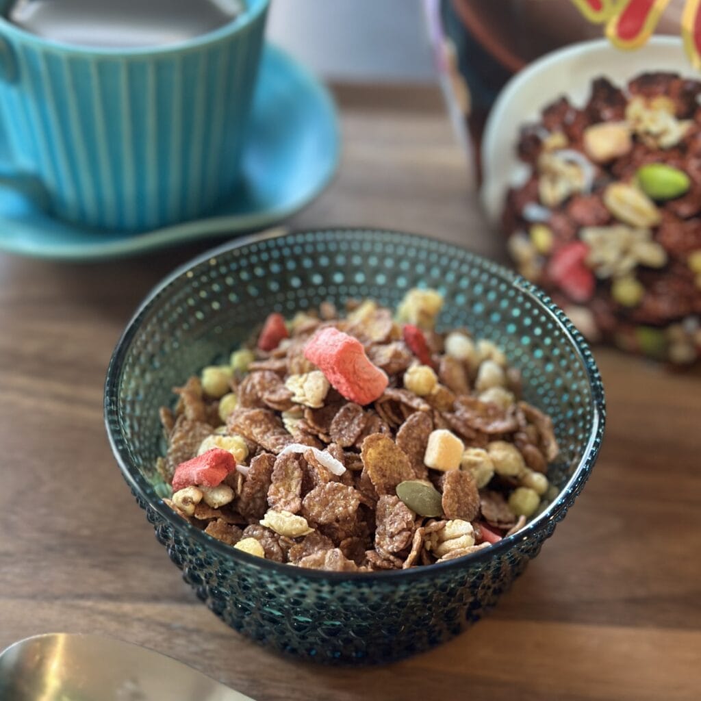 るごとグラノラ 脂質70%オフ 華やぐフルーティショコラ」