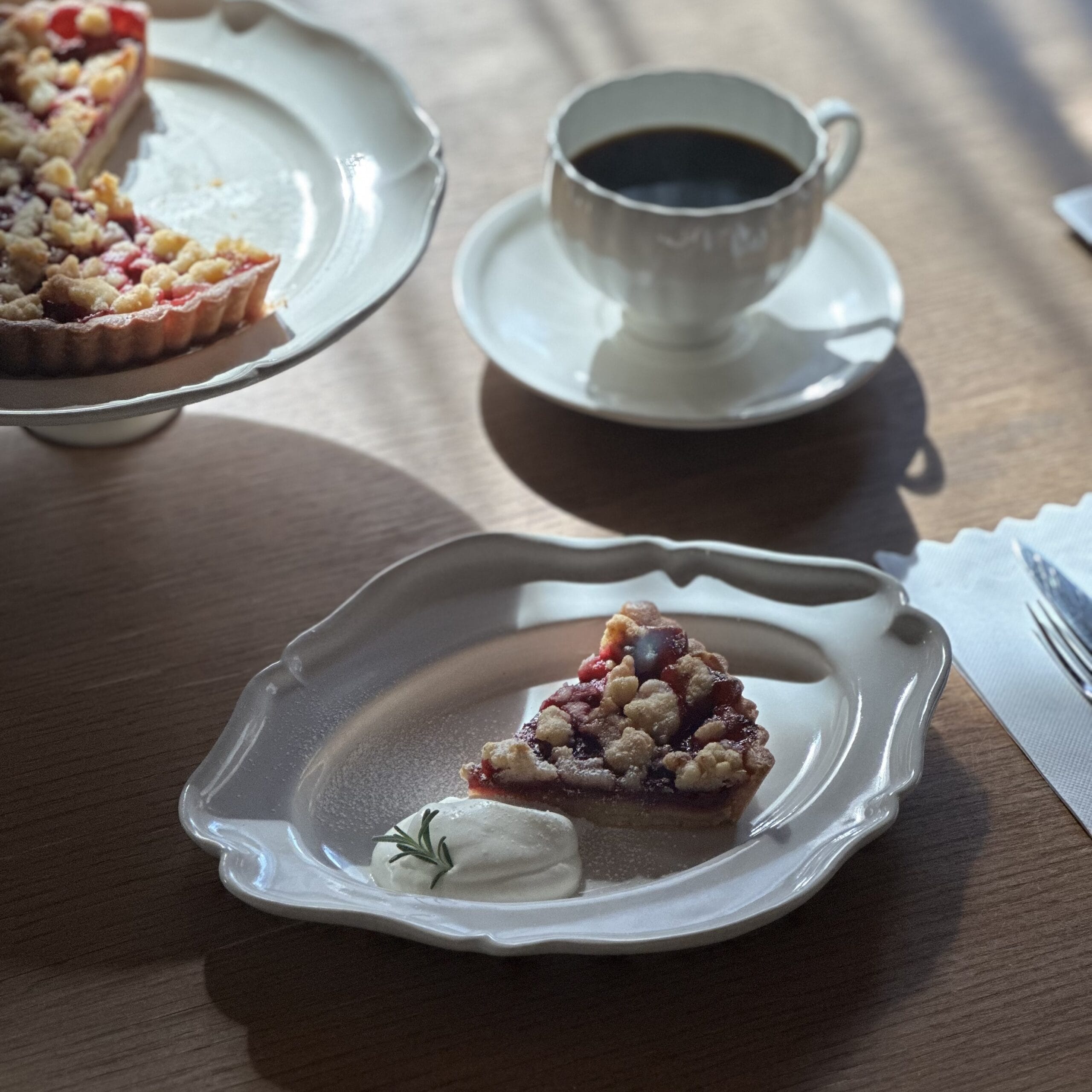 プラムのタルト　クランブルタルト　お茶の時間