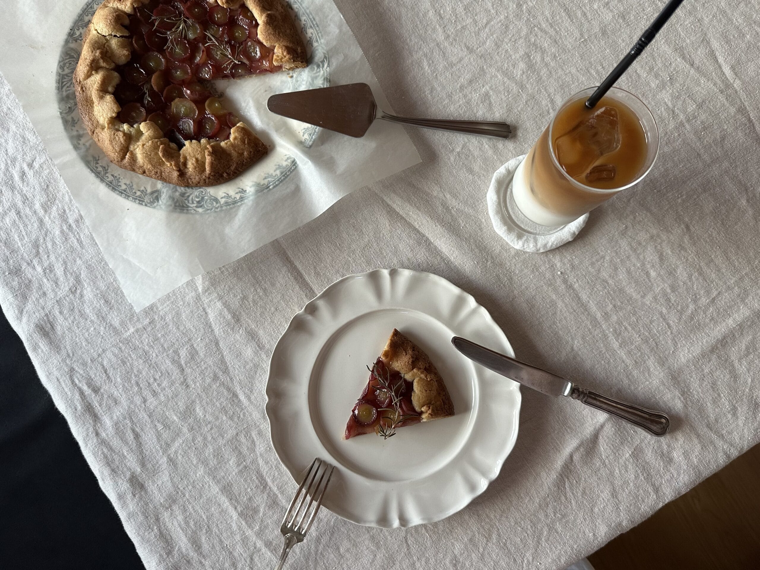 ぶどうのガレット　自家製酵母のお菓子　テーブルコーデ