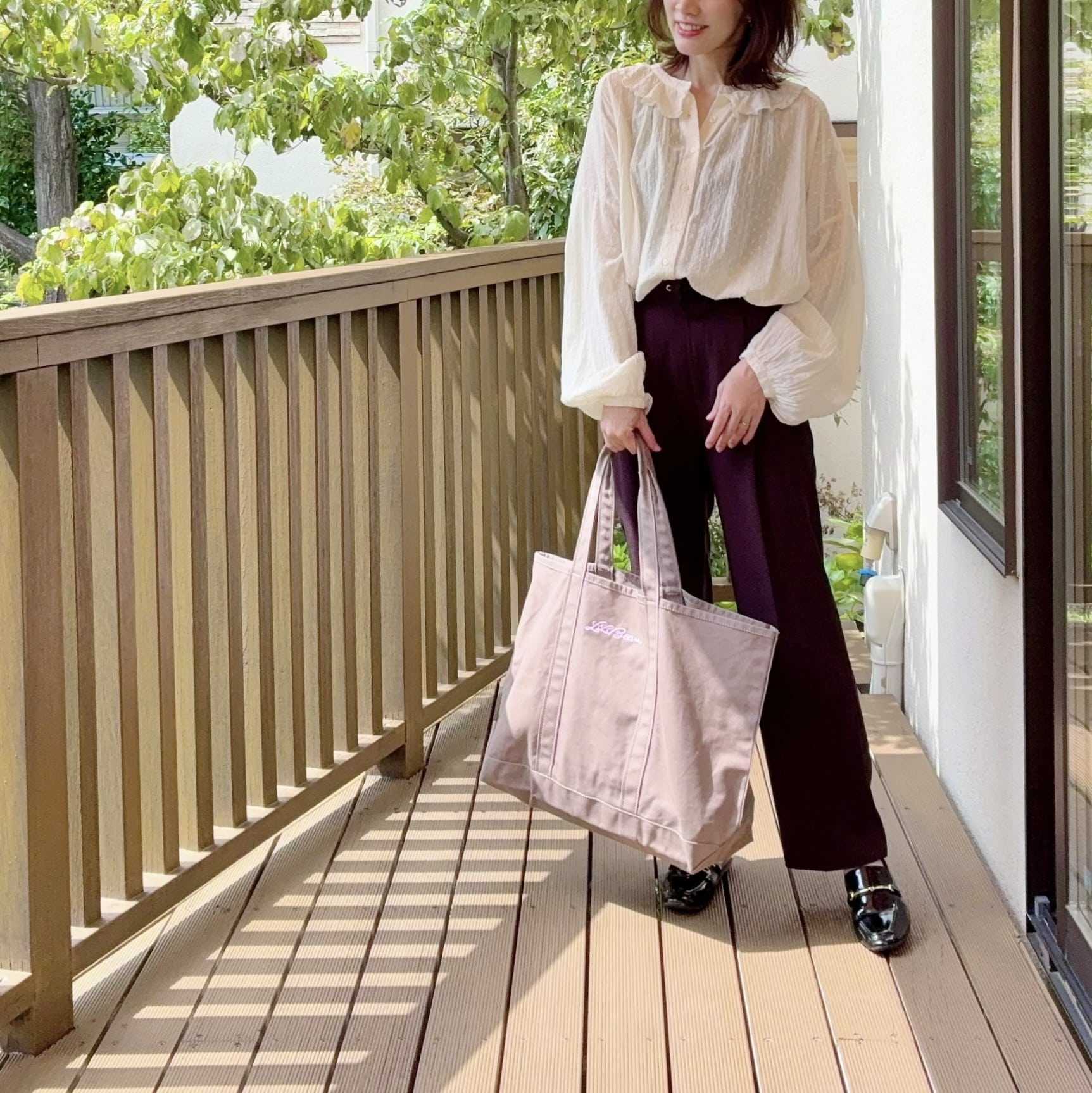 LEEマルシェ　12closet コットンカットボイル衿フリルブラウス　パンツスタイル　40代コーデ