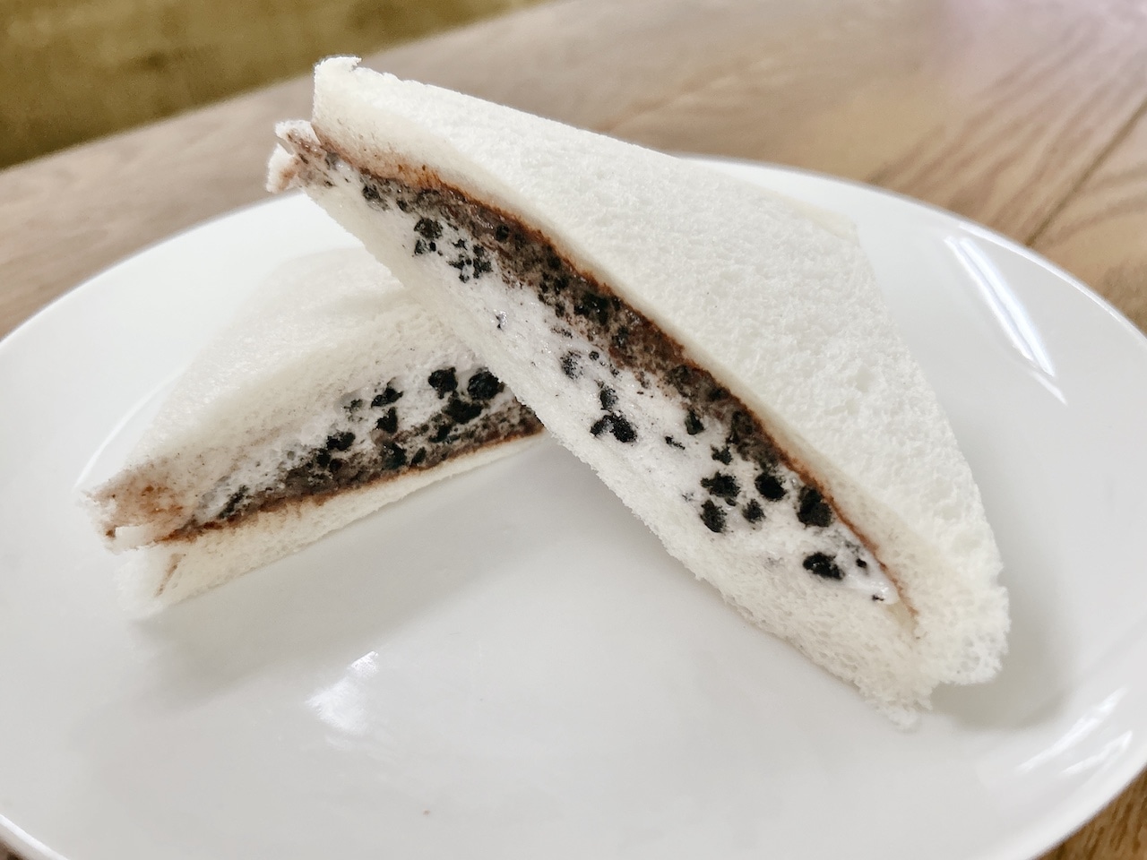 スヌーピーのクッキー&クリームサンド　実食