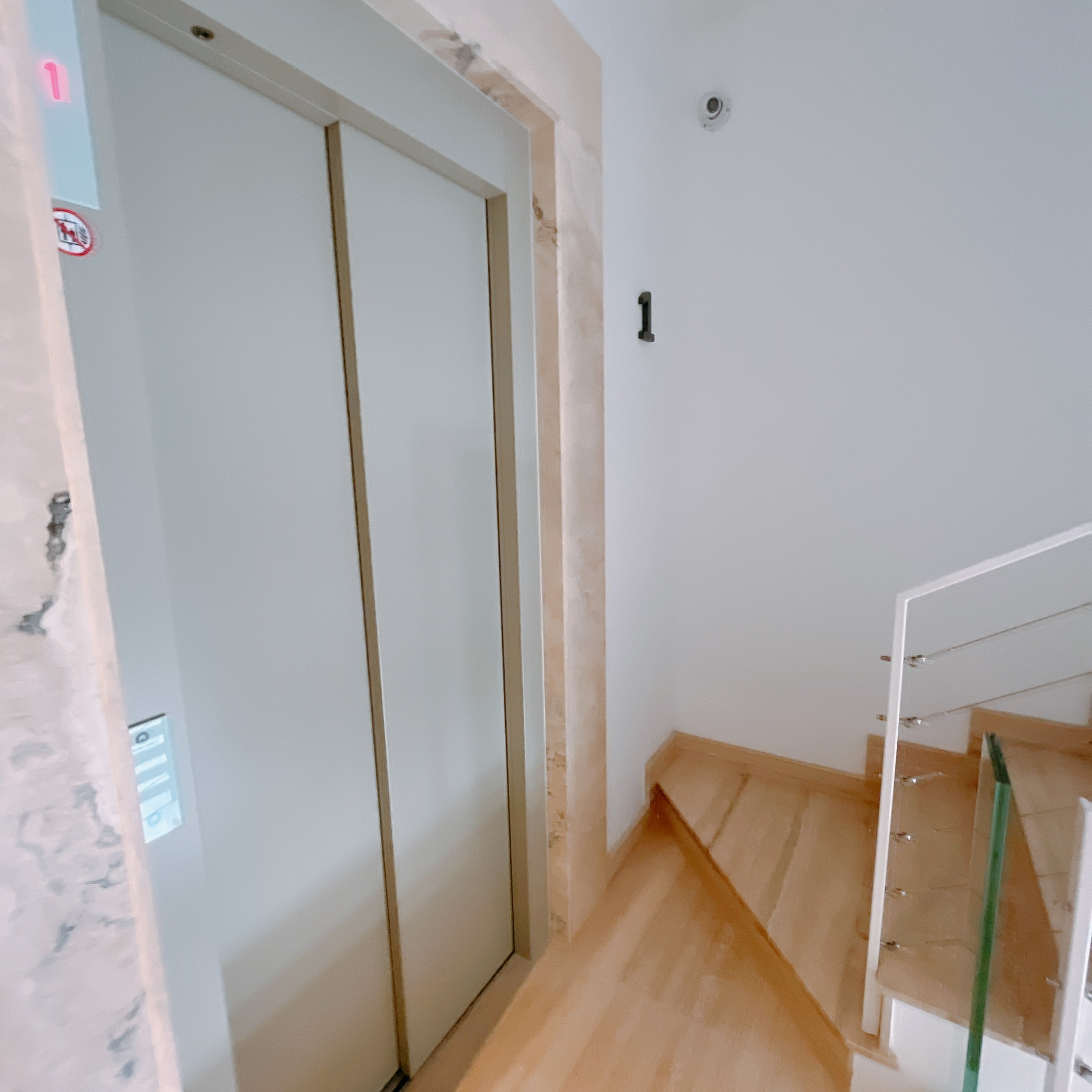 マルタ　アパート　エレベーター