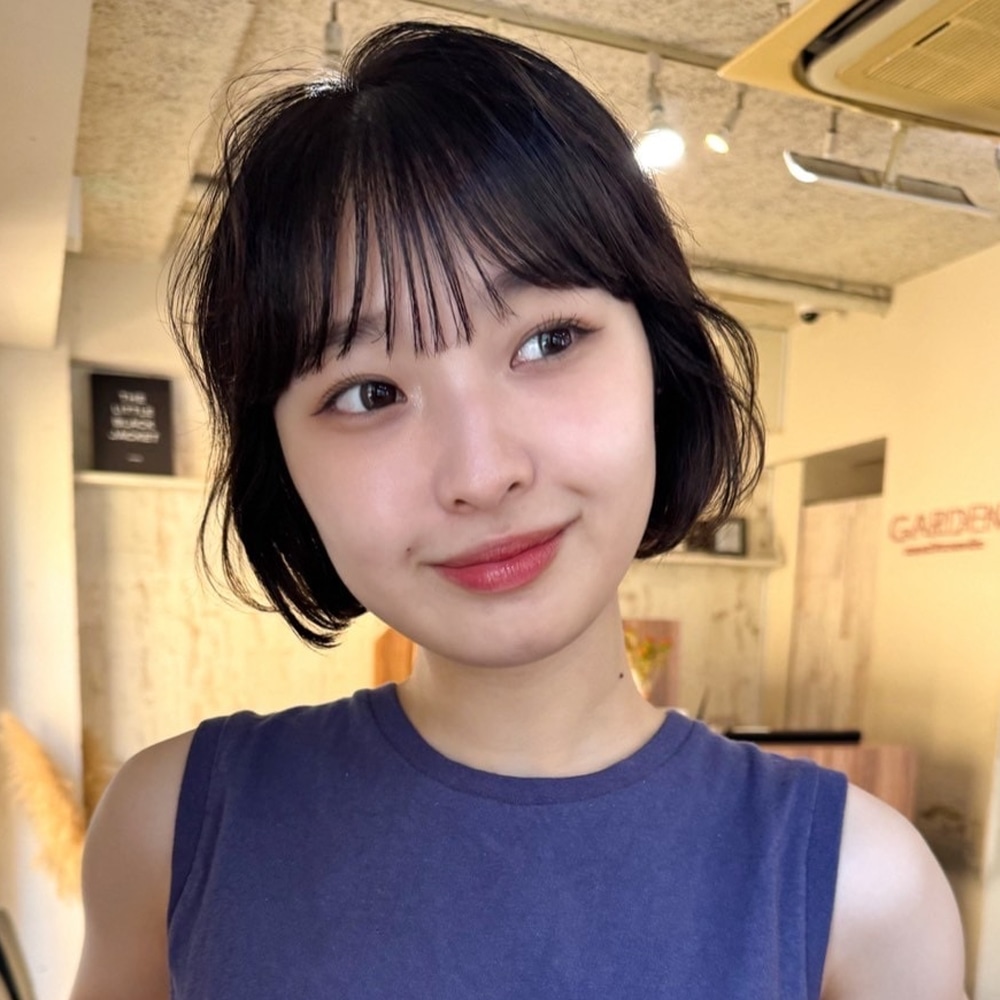 髪型から秋へ！ふんわりニュアンスに更新　大人のショートボブ　アザーカット02