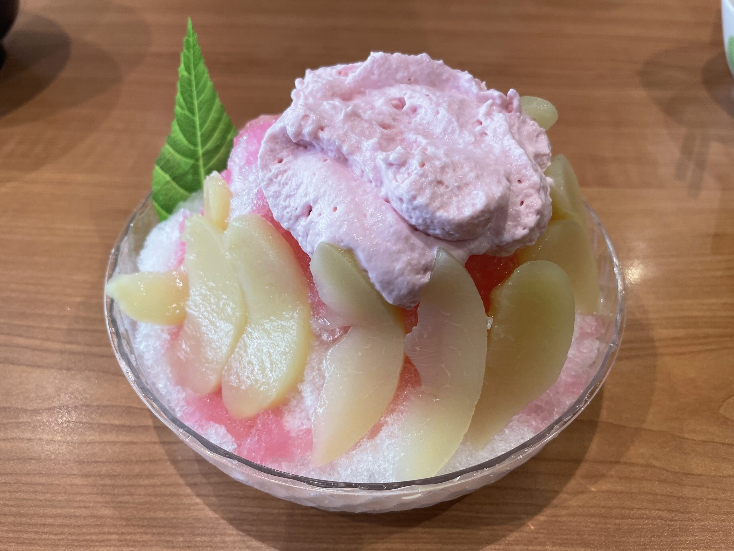 夏のくら寿司にて。「とろける白桃氷」の写真。