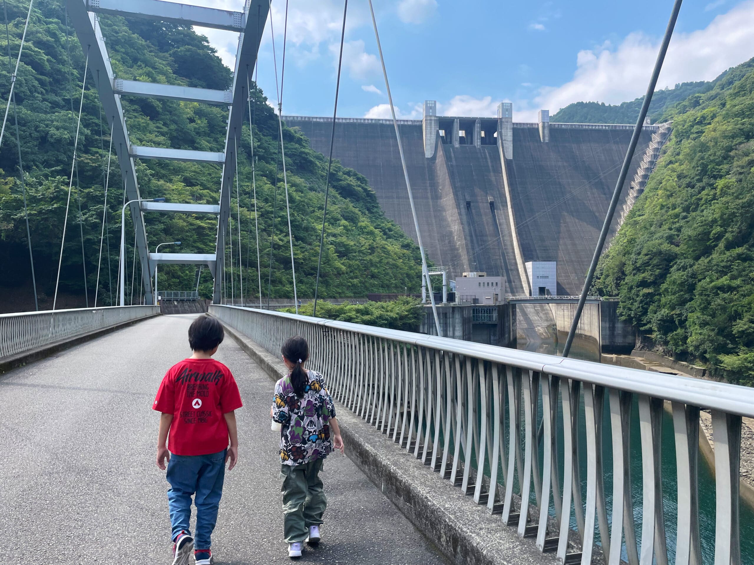 宮ヶ瀬ダムと陸橋
