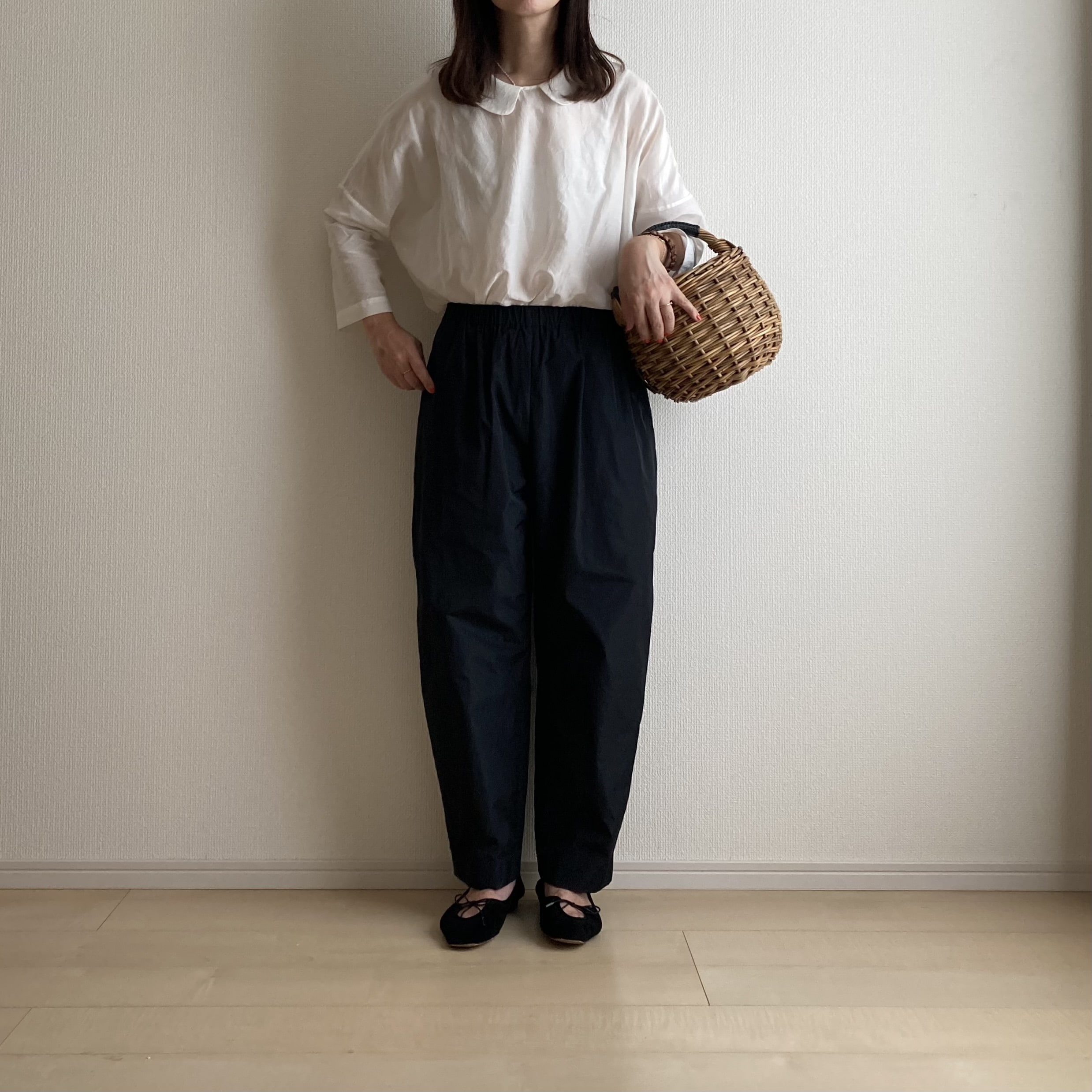 40代女性長袖丸襟ブラウス着画