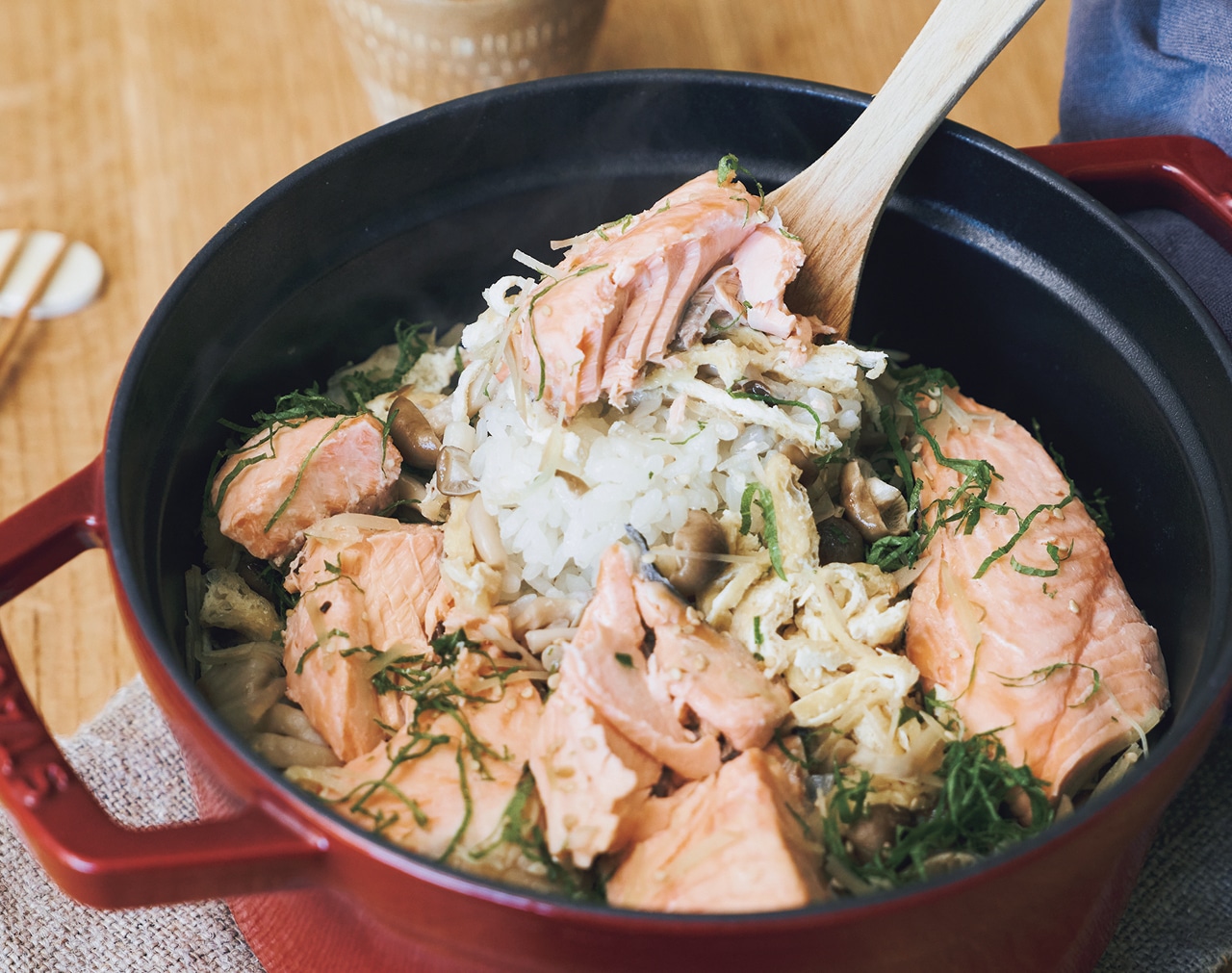 鮭、しめじ、油揚げの塩かやくごはん