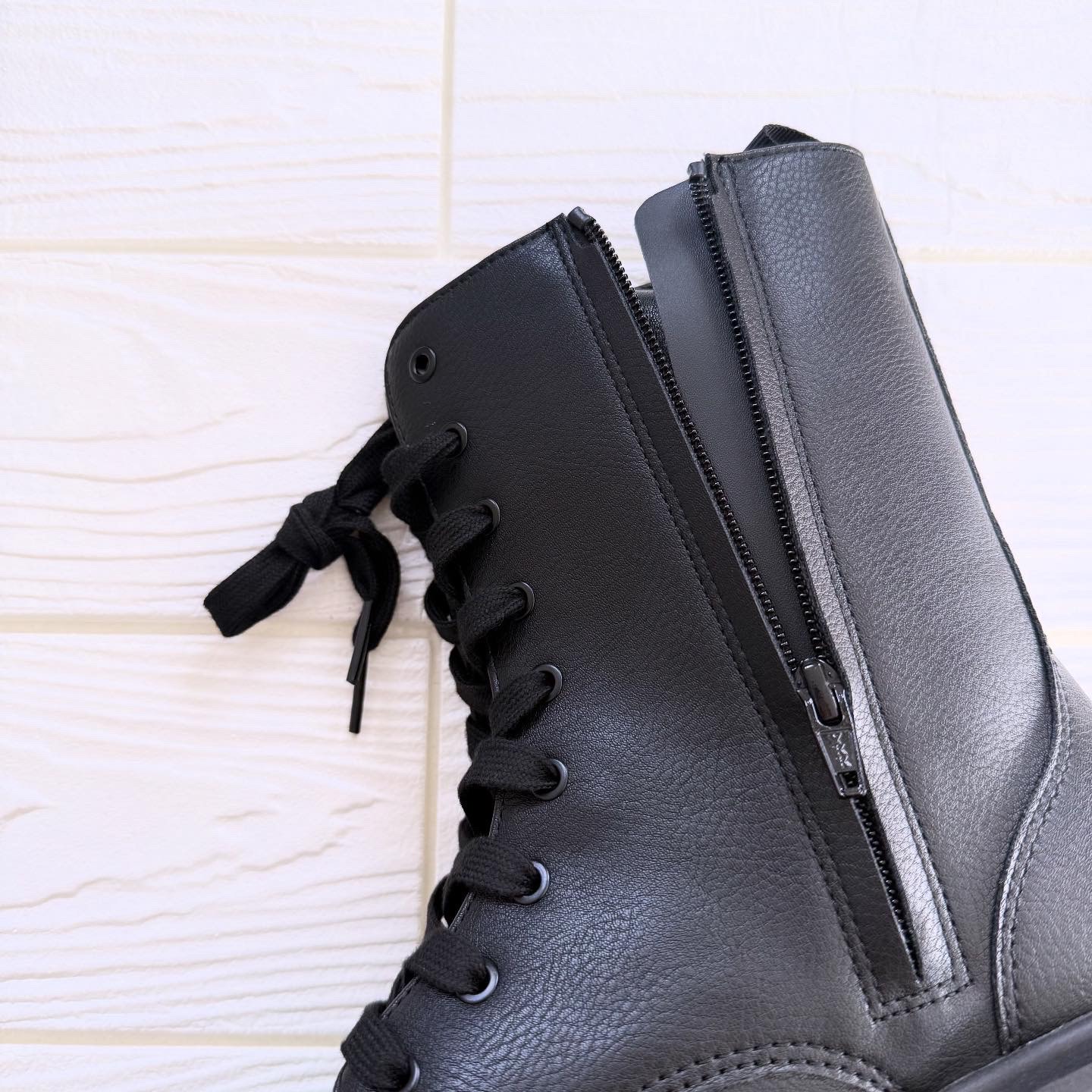 ユニクロシー ブーツ